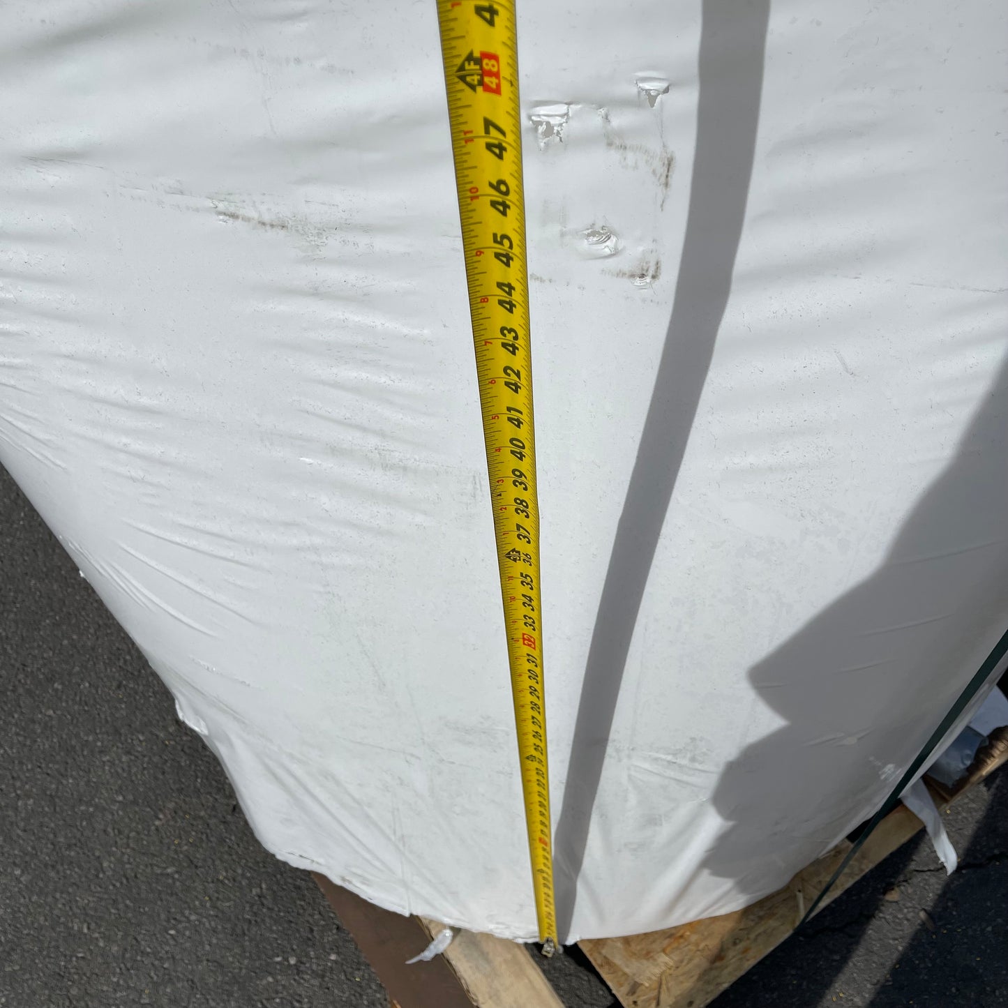 ZA@ Pallet of MIXED Vertical Polyethylene Tank 550 gal 3662K11 (AS-IS)
