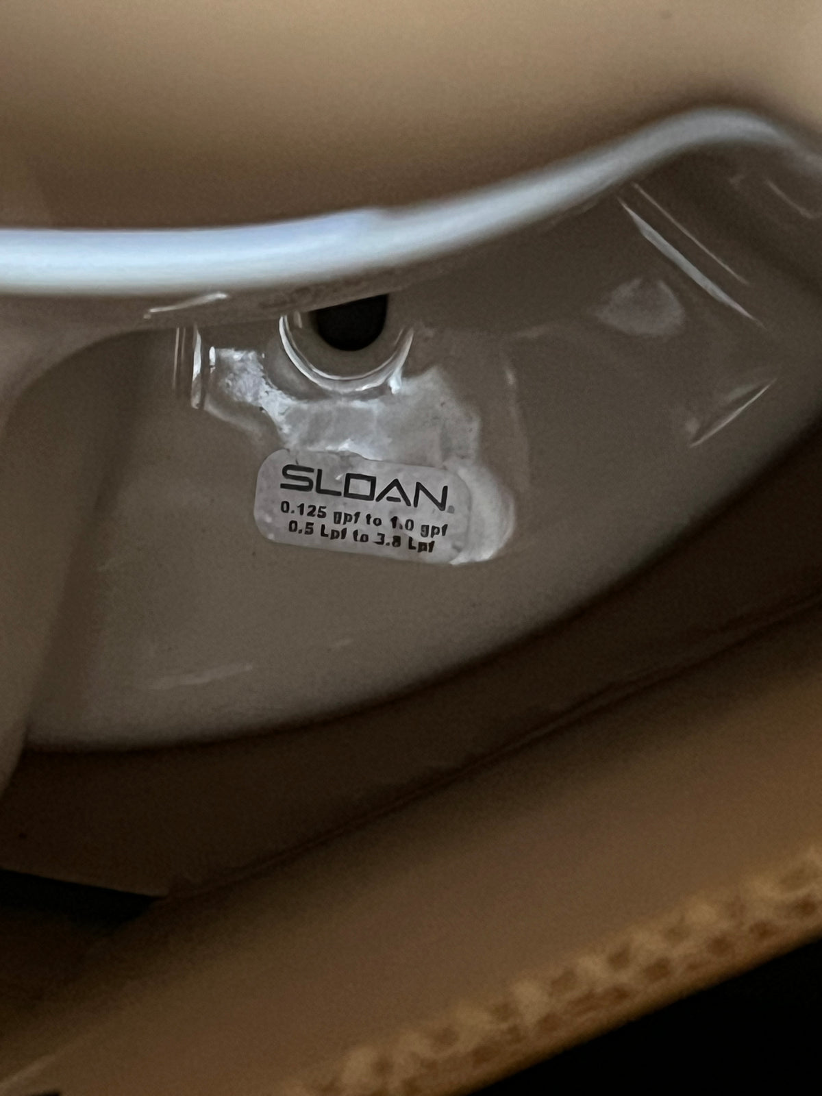 SLOAN Std Urinal Universal Rear Spud 0.125 - 0.5 GPF 14-1/4"D 17-1/4"W 11|01019