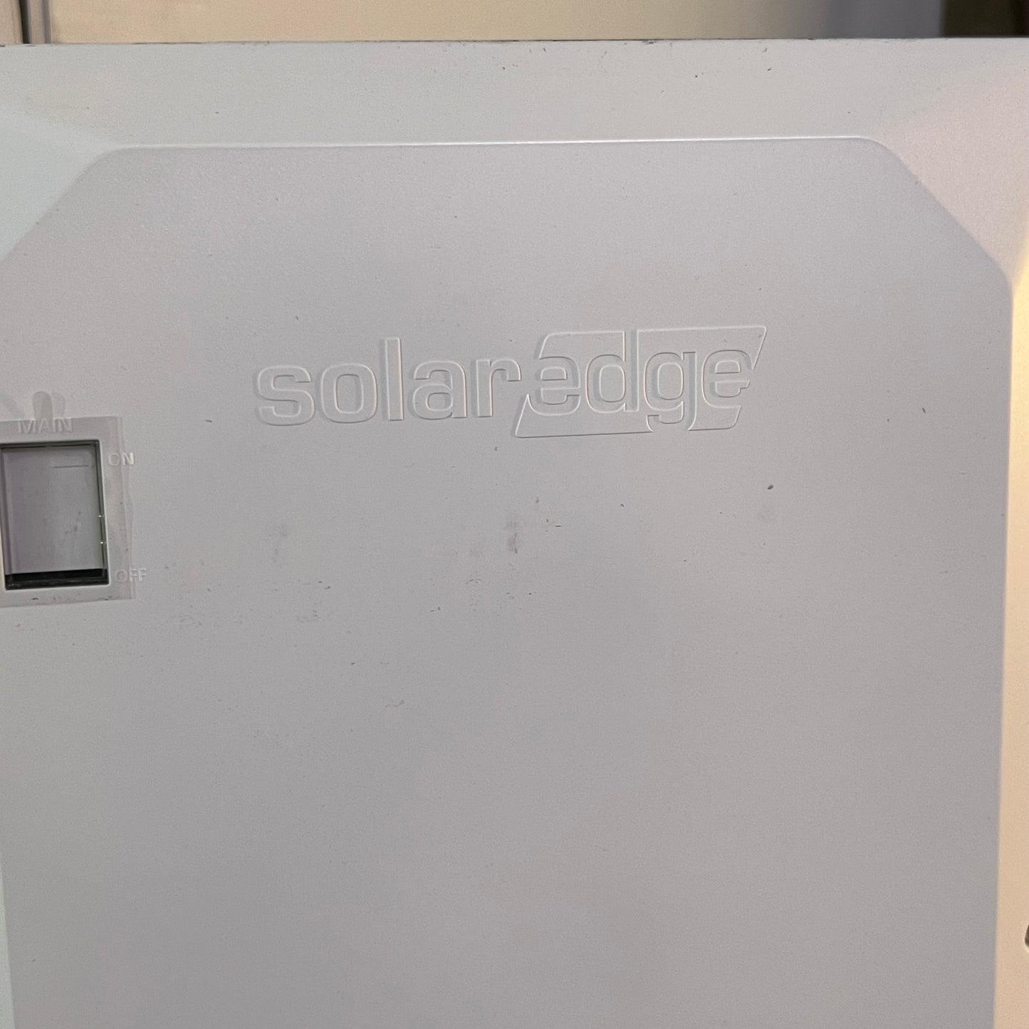 SOLAREDGE Energy Hub Backup Interface for Storedge Inverters 200A Main Breaker 14"W x 7.5"L x 21.5"H White BI-EUSGN-03