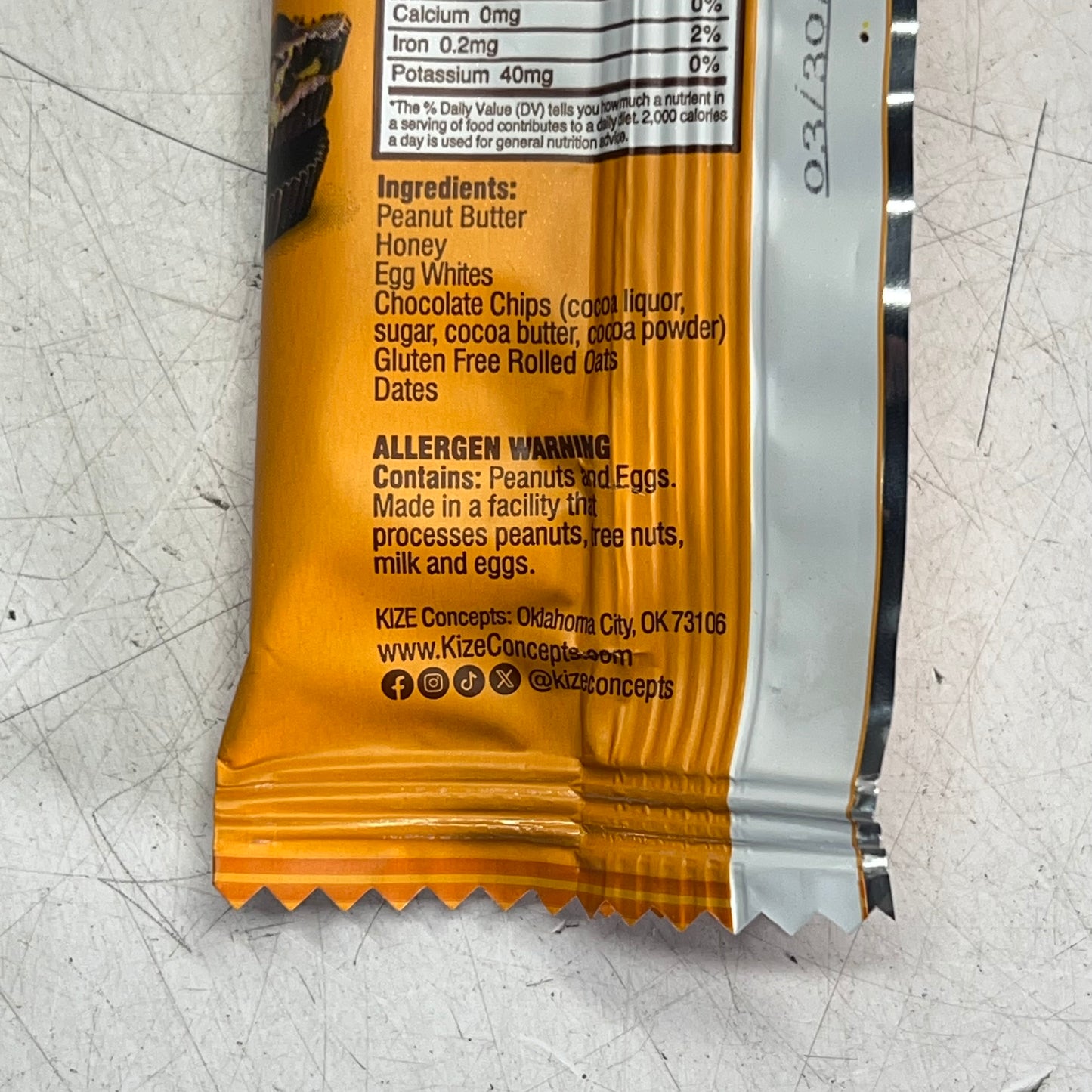 KIZE (24 PACK) Peanut Butter Chocolate Chip Protein Bars  1oz Each BB 03/27