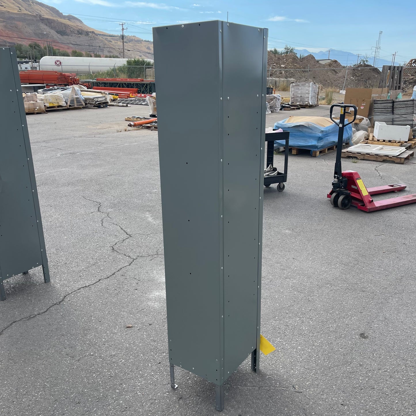 ZA@ HALLOWELL One Wide, Single Tier Locker Grey (AS-IS)(B)