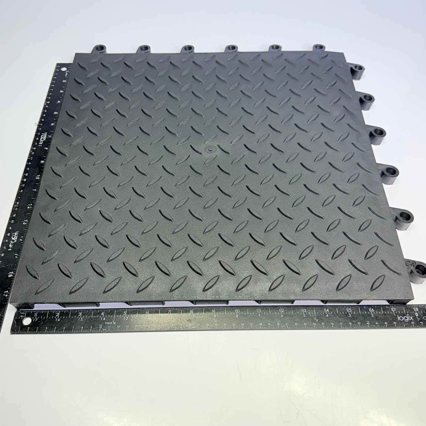 GLOBAL INDUSTRIAL Case Of 10 ErgoDeck Max Diamond-Plate Mat 7/8" 1.5' X 1.5'