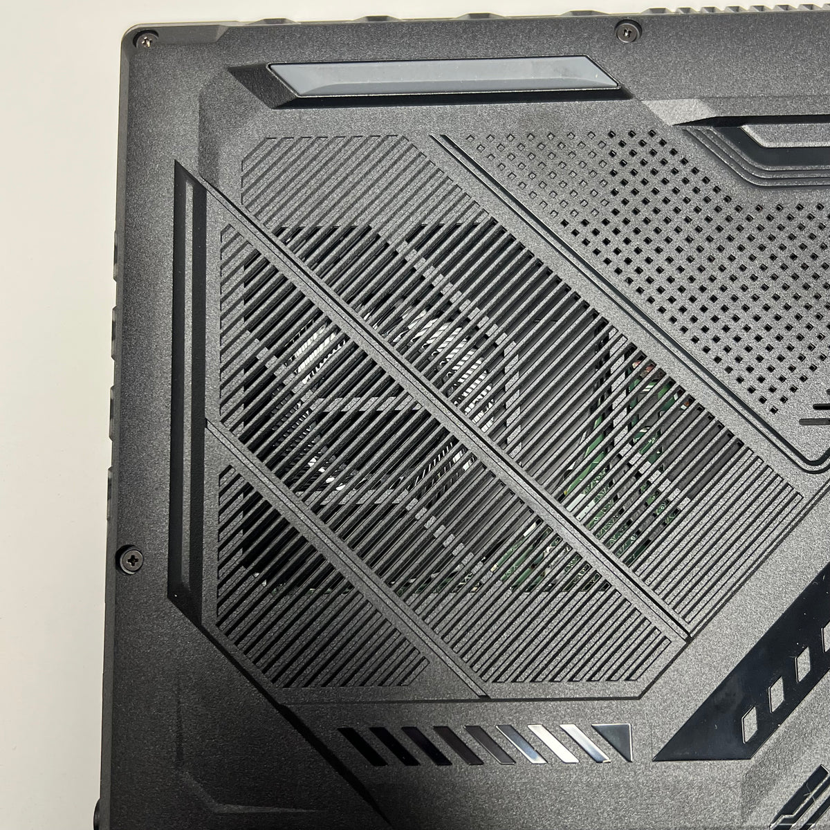 GIGABYTE Gaming A16 2gb Ddr5 Ram 1920x1200 (wuxga) 16" 1TB SSD 165Hz BLK Steel