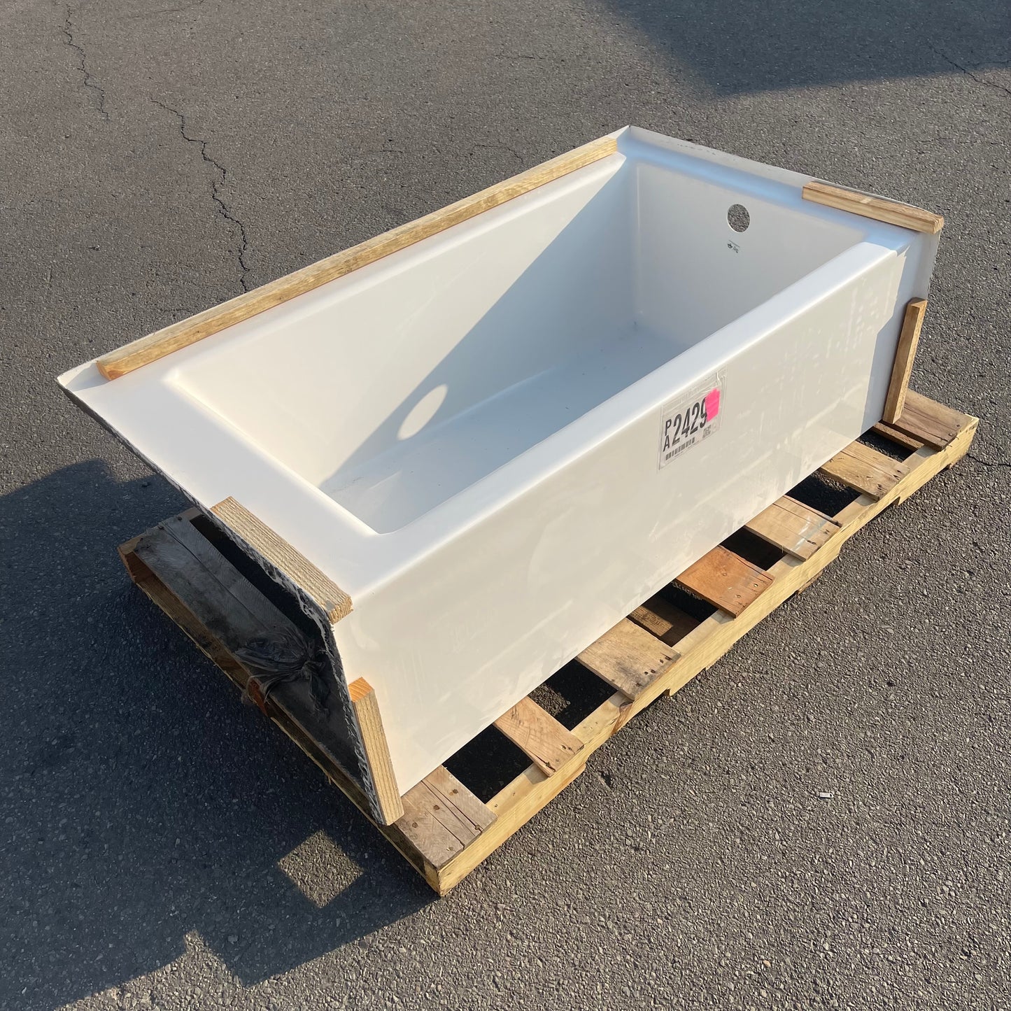 ZA@ Pallet of UNBRANDED Prism Acrylic Alcove Left-hand Bathtub 60” White (AS-IS)