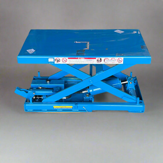 VERSACE Hydraulic Lift Table Max Cap 550 Lbs 20"W x 32"L x 6"-28"H Blue X25CNBI