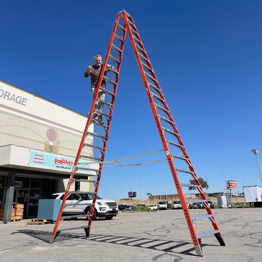Z@ WERNER Fiberglass Twin Ladder 20 ft, 300 lbs cap Orange T7420