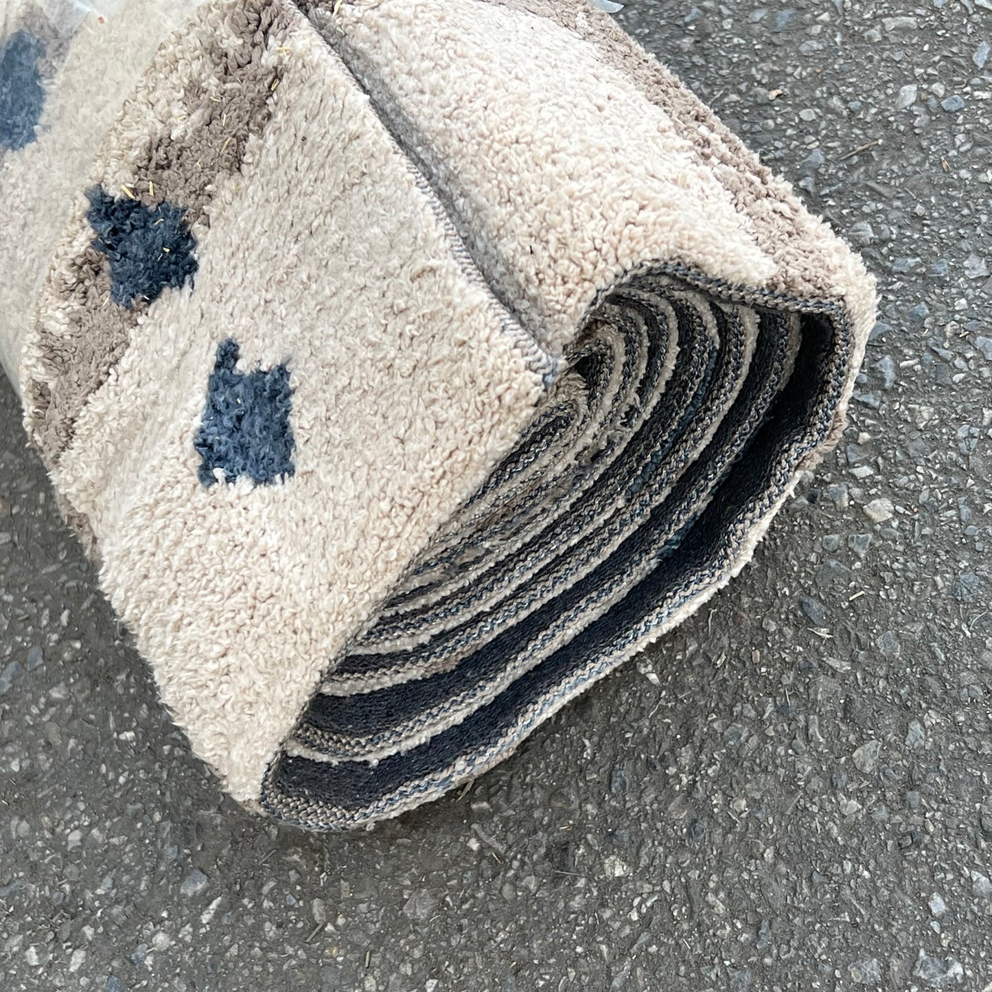 ZA@ TAHARA Large Thick Area Rug Canvas Bottom 7ft x 10ft Linen/Tan (Used) A