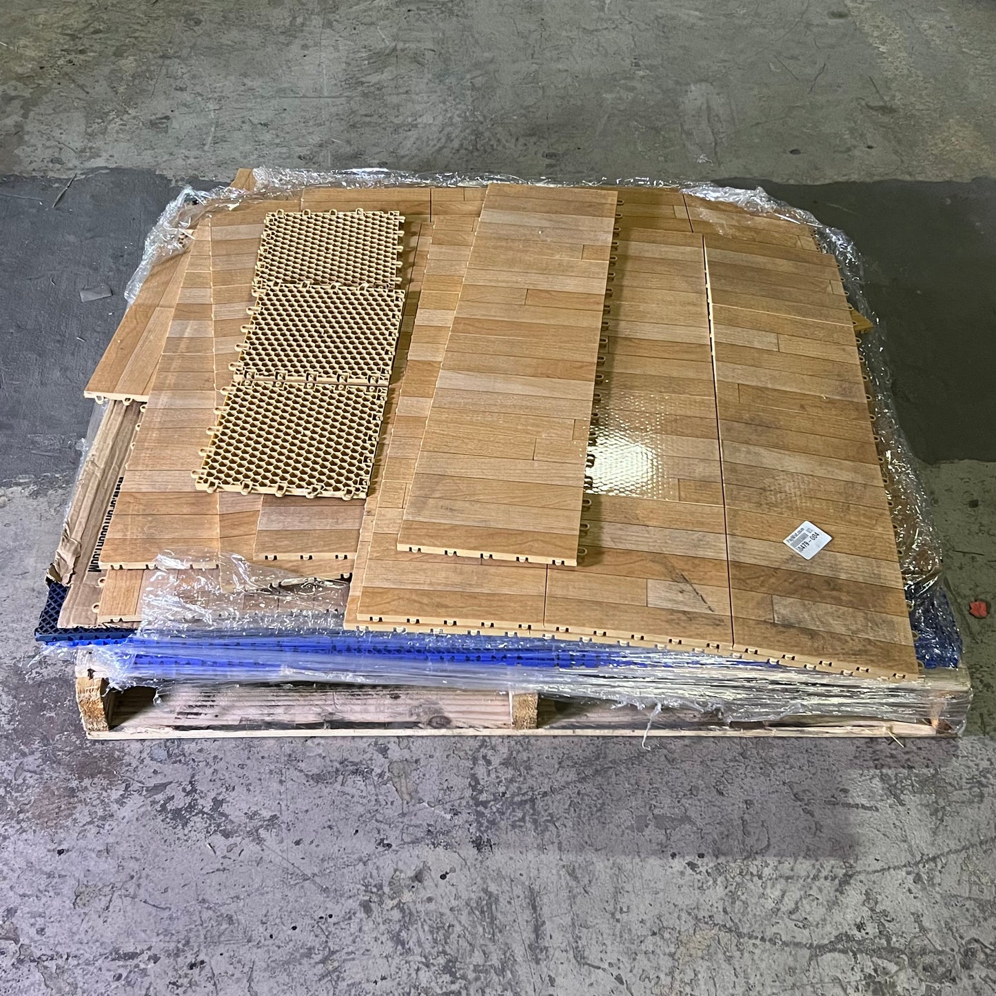 ZA@ Pallet of Tile Plastic Flooring Click in (AS-IS)