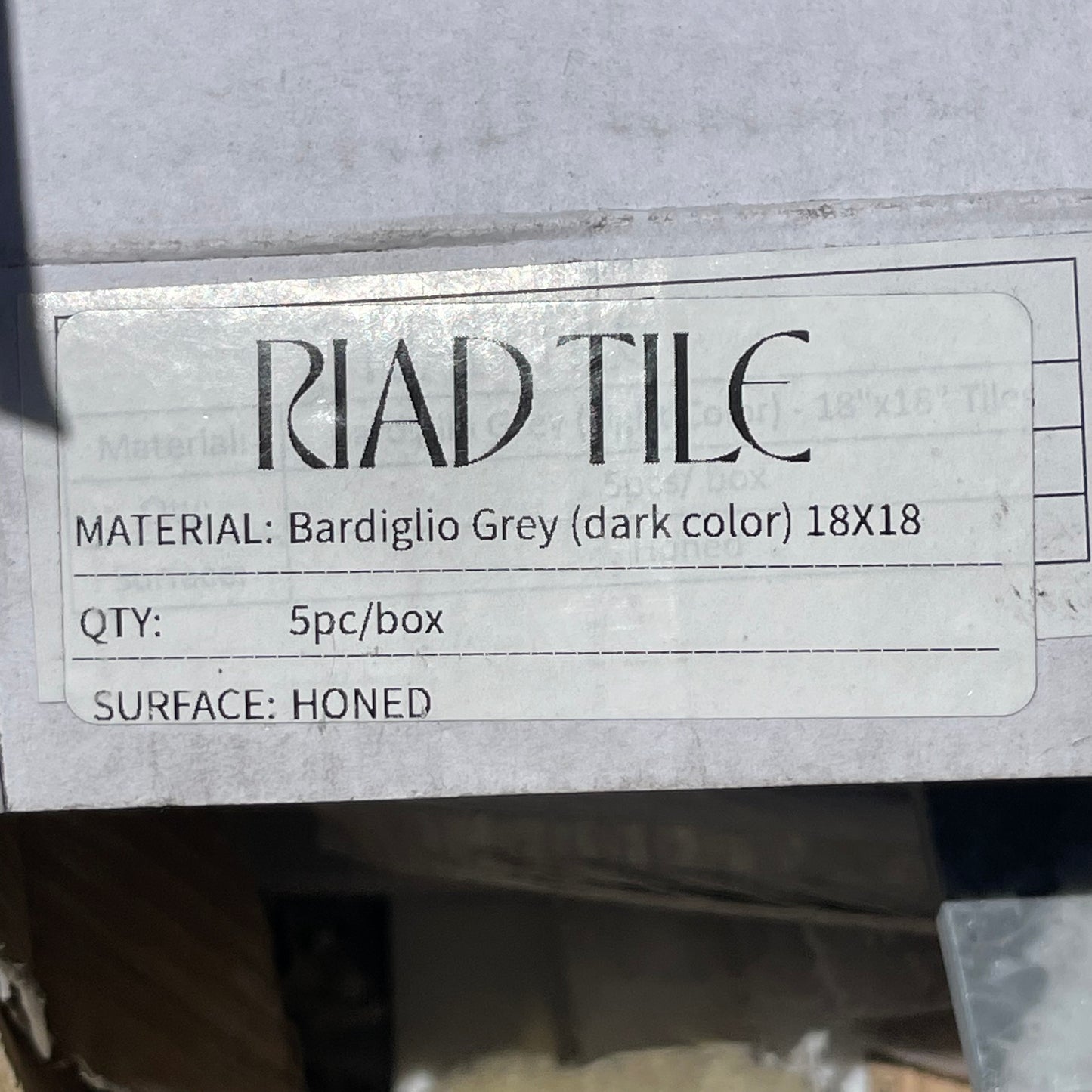 ZA@ Pallet of RIAD Casablanca Carrara & Bardiglio Grey Tiles 18"x18" (Some Broken, see images)