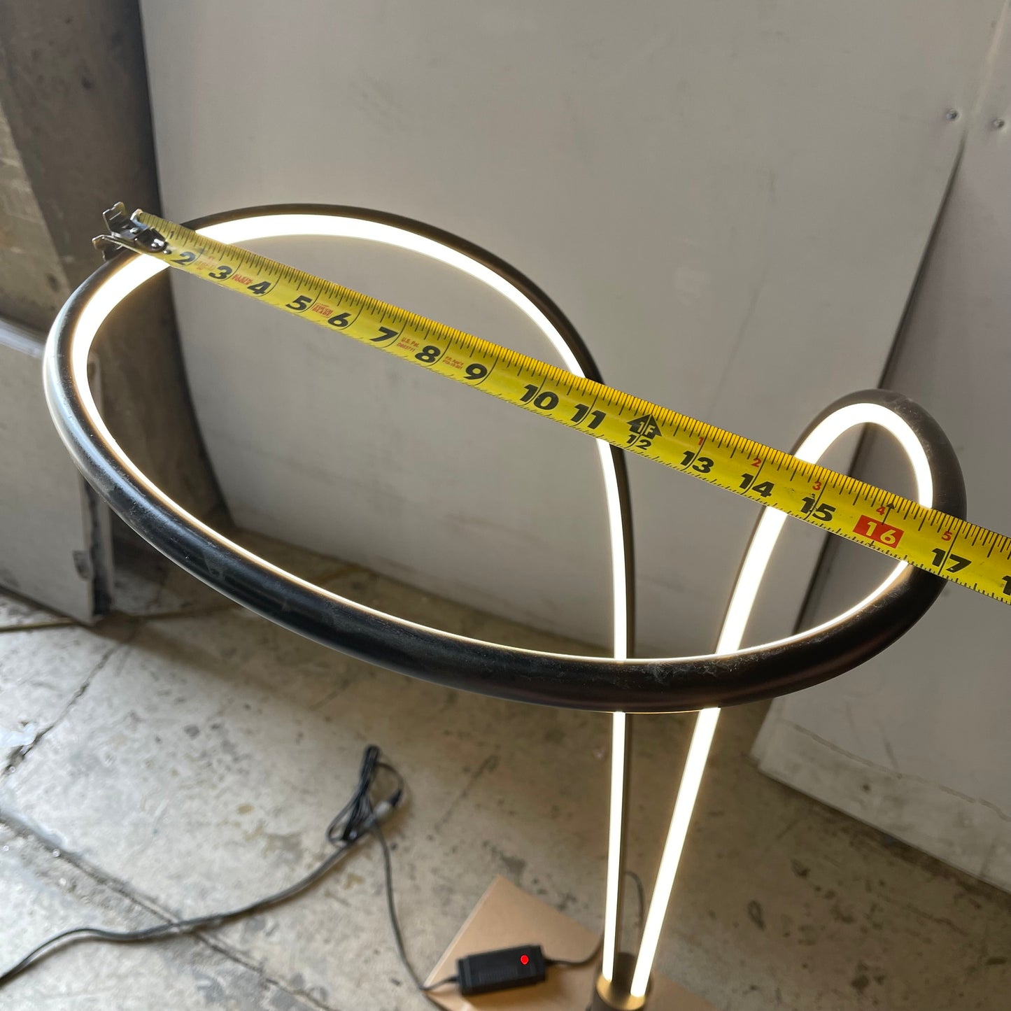 ARTCRAFT Cortina LED Floor Lamp Fixture 33W LED 3000K 120V AC7589BK