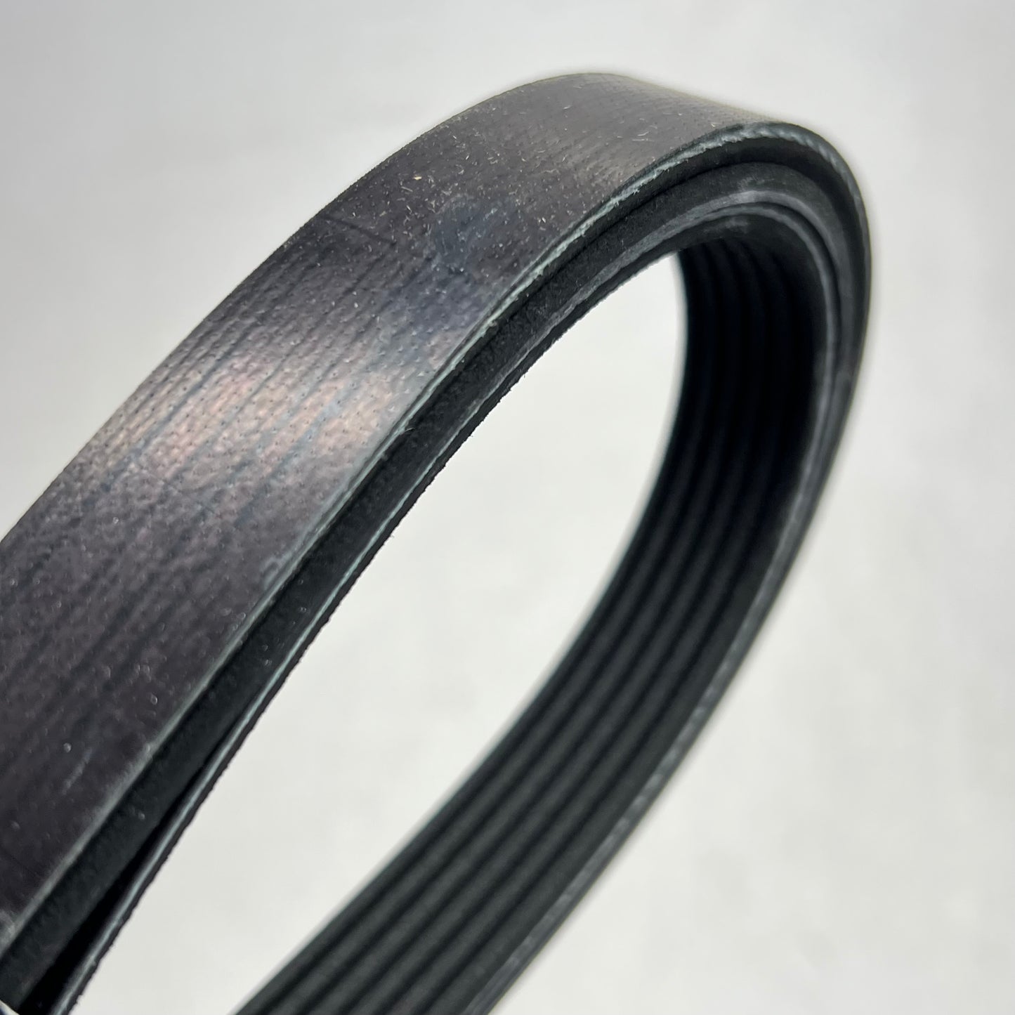 GATES Micro-v Serpentine Belt for Land Rover Vehicles  6 Rib 93-3/16" K060928