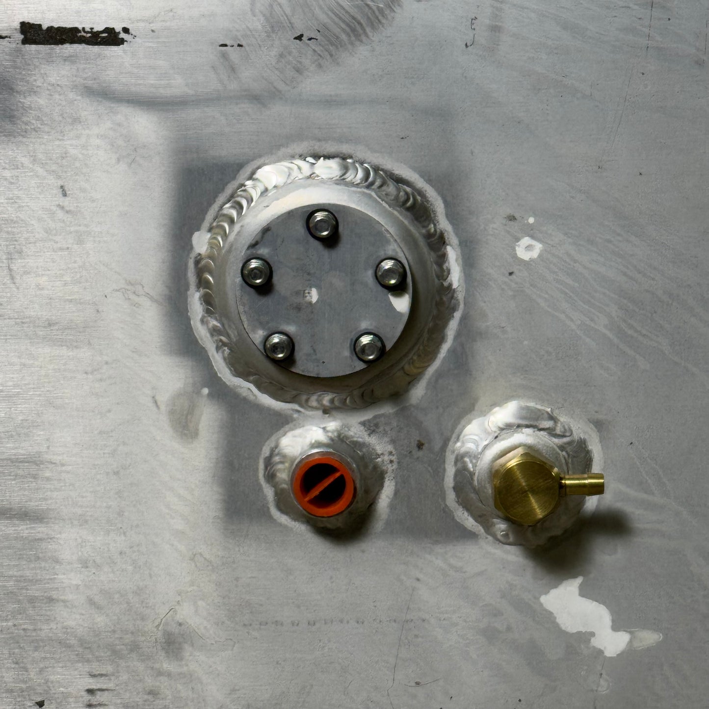 ALLIANCE Aluminum Fuel Tank Sz 33.5” H x 21” L x 13.5 W ABP 73450 0000 Dirty