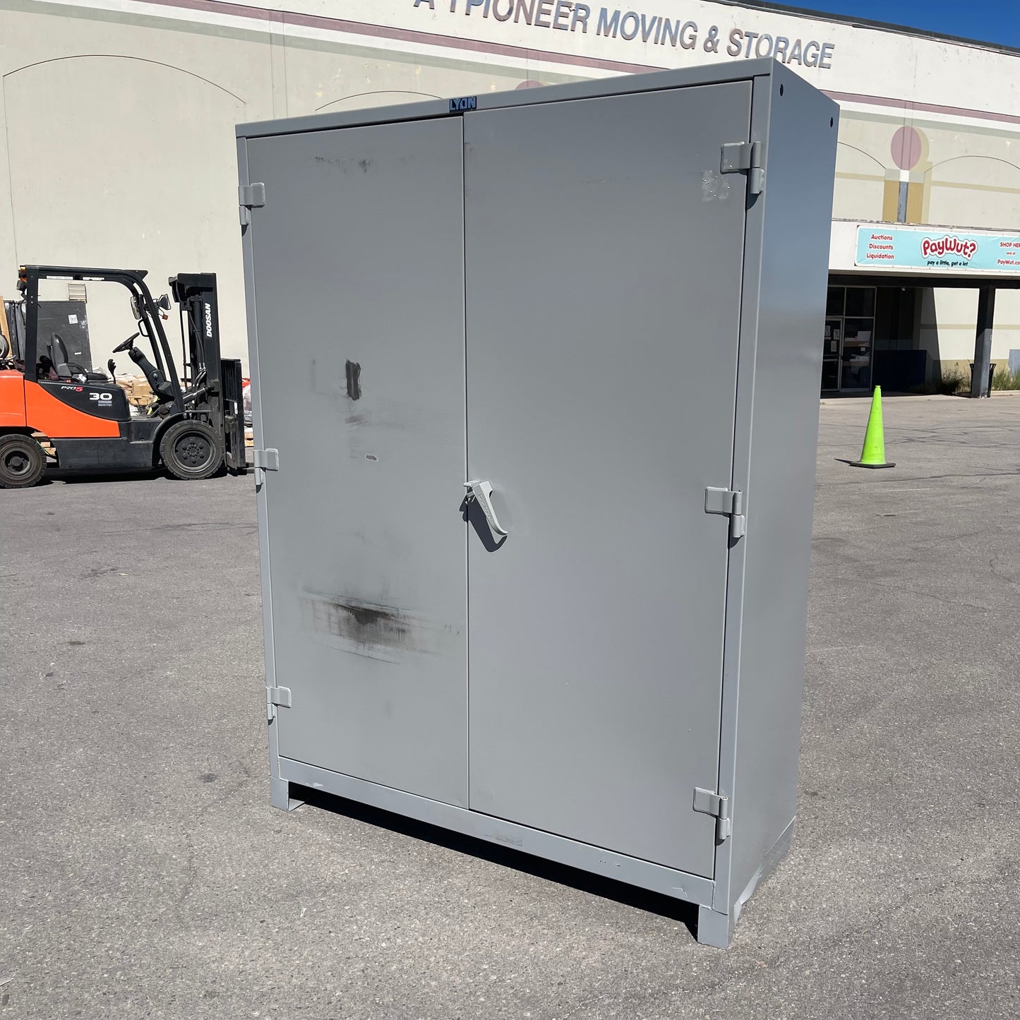 Z@ Pallet of LYON Heavy-duty Storage Cabinet 82”x60”x24” Dove Grey DD1149 (AS-IS)