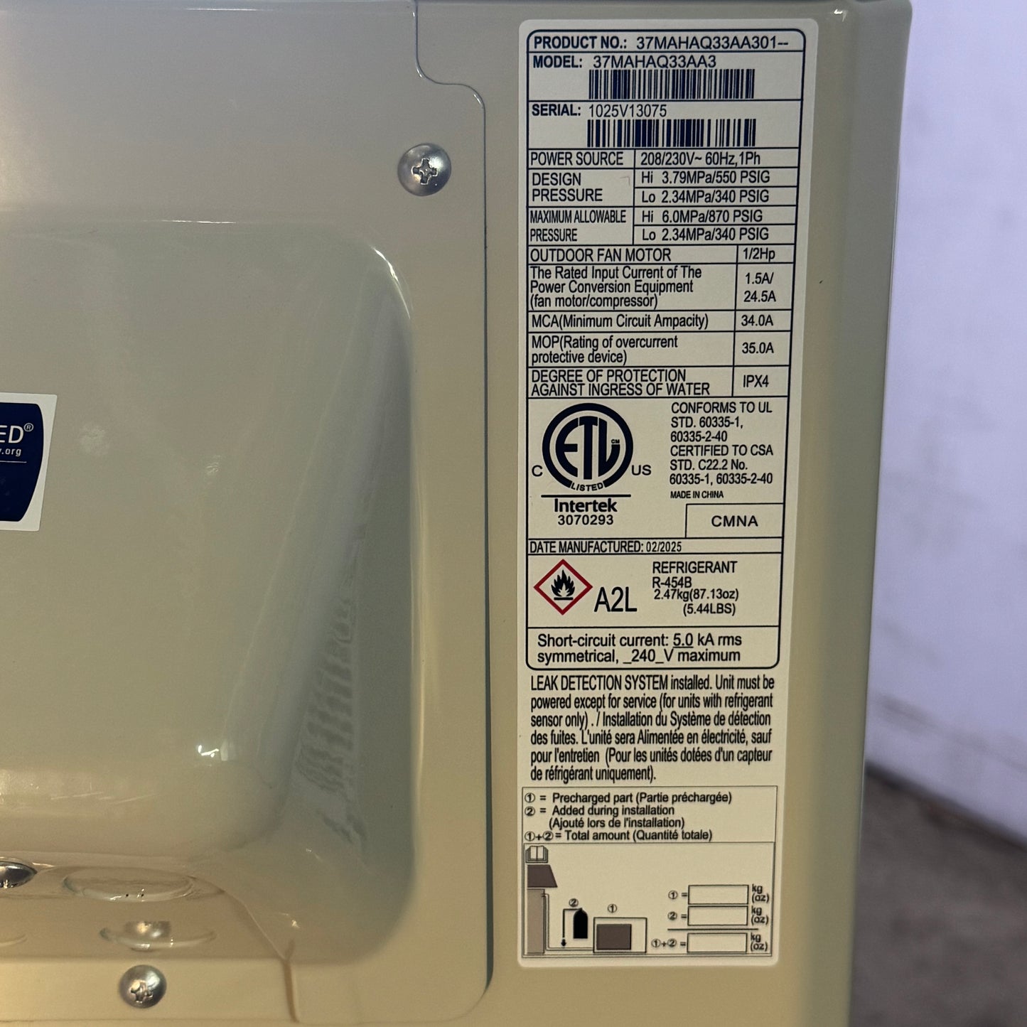 CARRIER Outdoor Heat Pump AC Unit 33,000 BTU 208/230V - 37MAHAQ33AA301