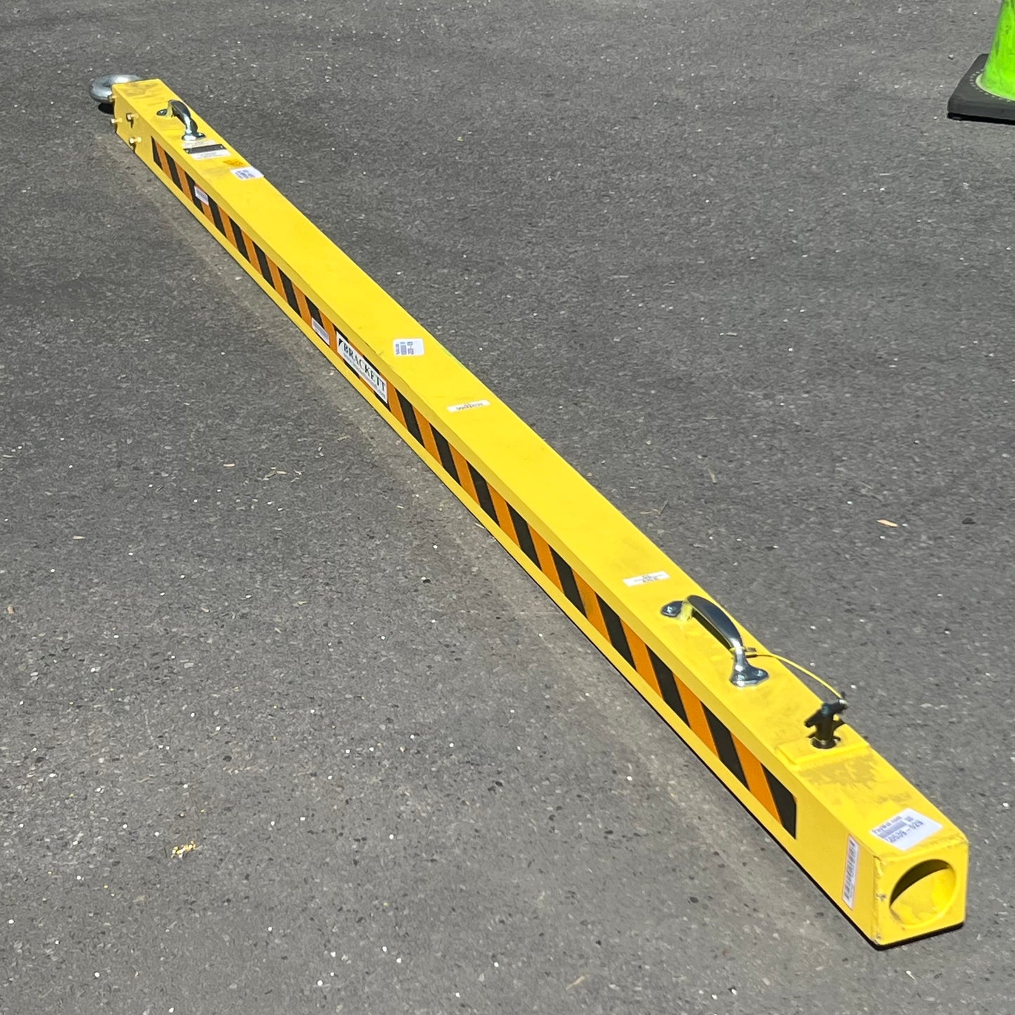 BRACKETT Yellow Guard Rail W/hook 130"H x 4"W x 4"L, TY-TB-FTD