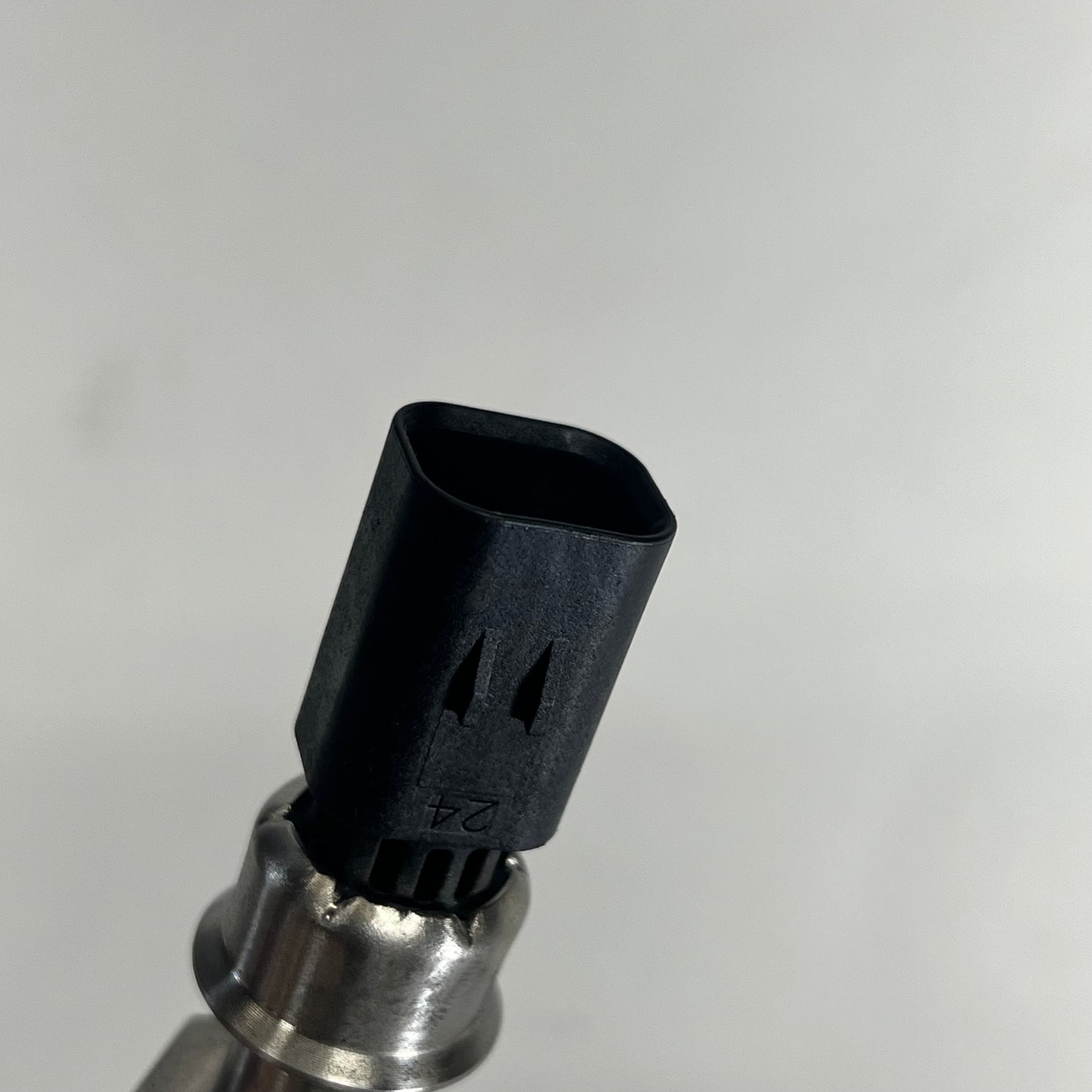 JOHN DEERE Genuine OEM EGR Temperature Sensor Multi Application DZ122879