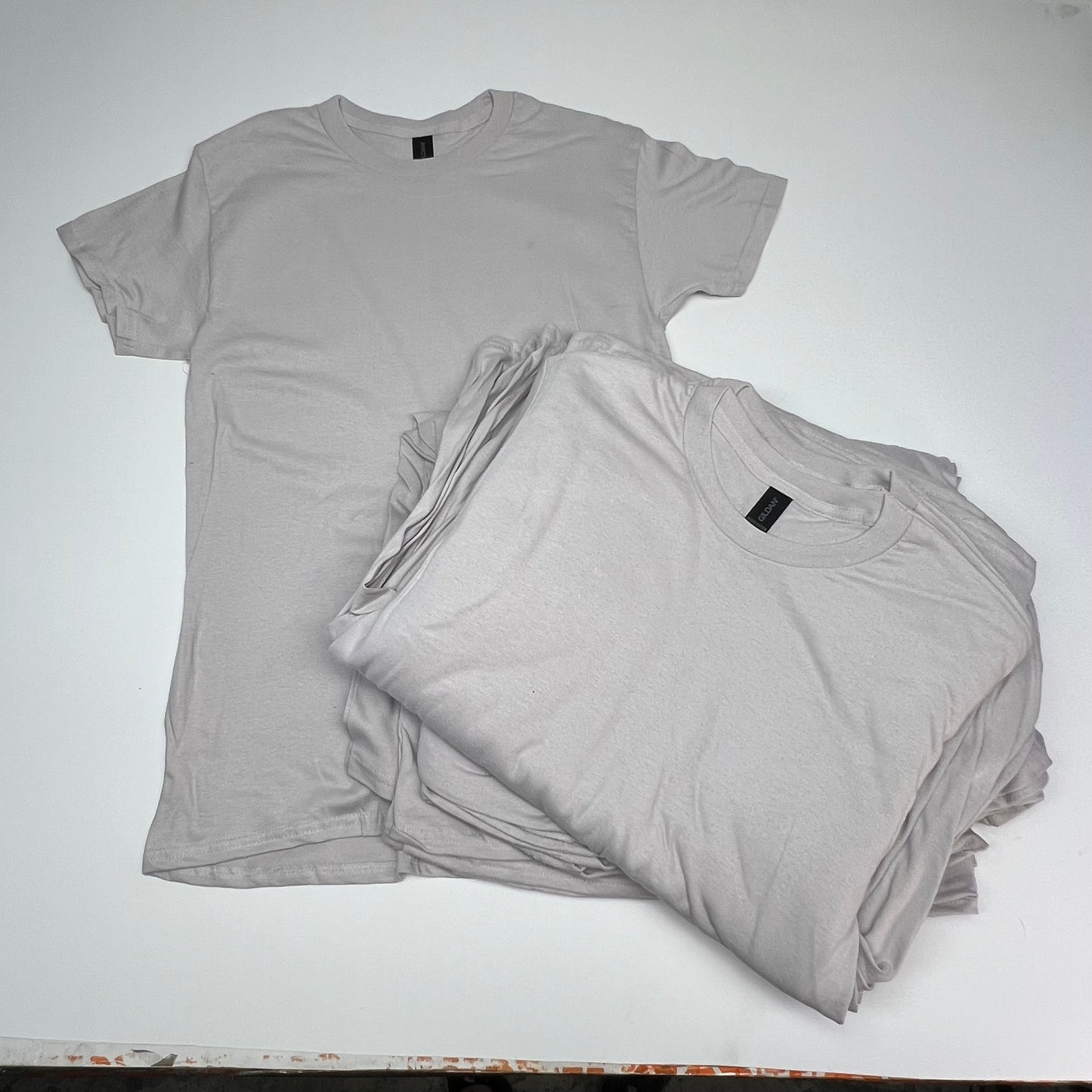 ZA@ GILDEN (24 PACK) Pre Shrunk Heavy Cotton T-shirt Unisex Sz S Icy Grey 5000