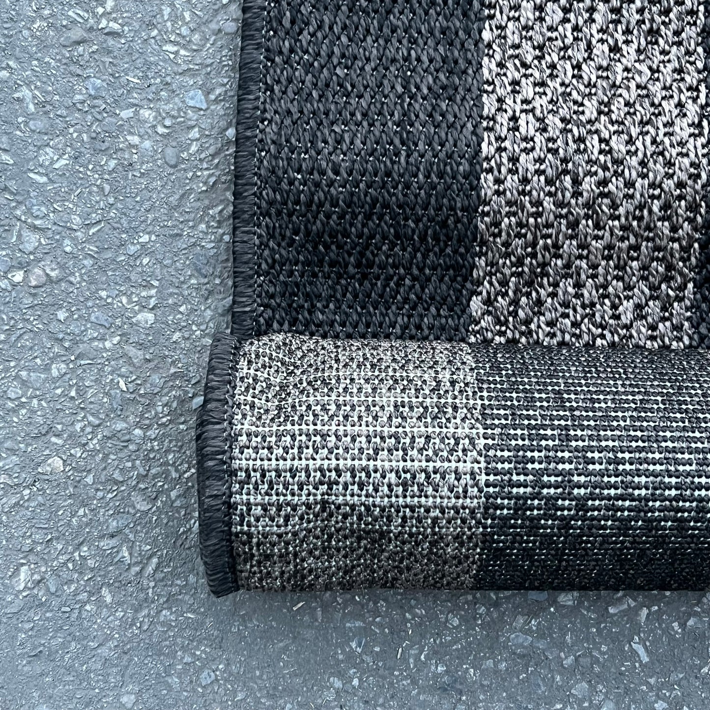 ZA@ GERTMENIAN Ravenna Indoor/outdoor Rug 6' 6" x 9' 6" Geo Border Charcoal G18721 (Return)