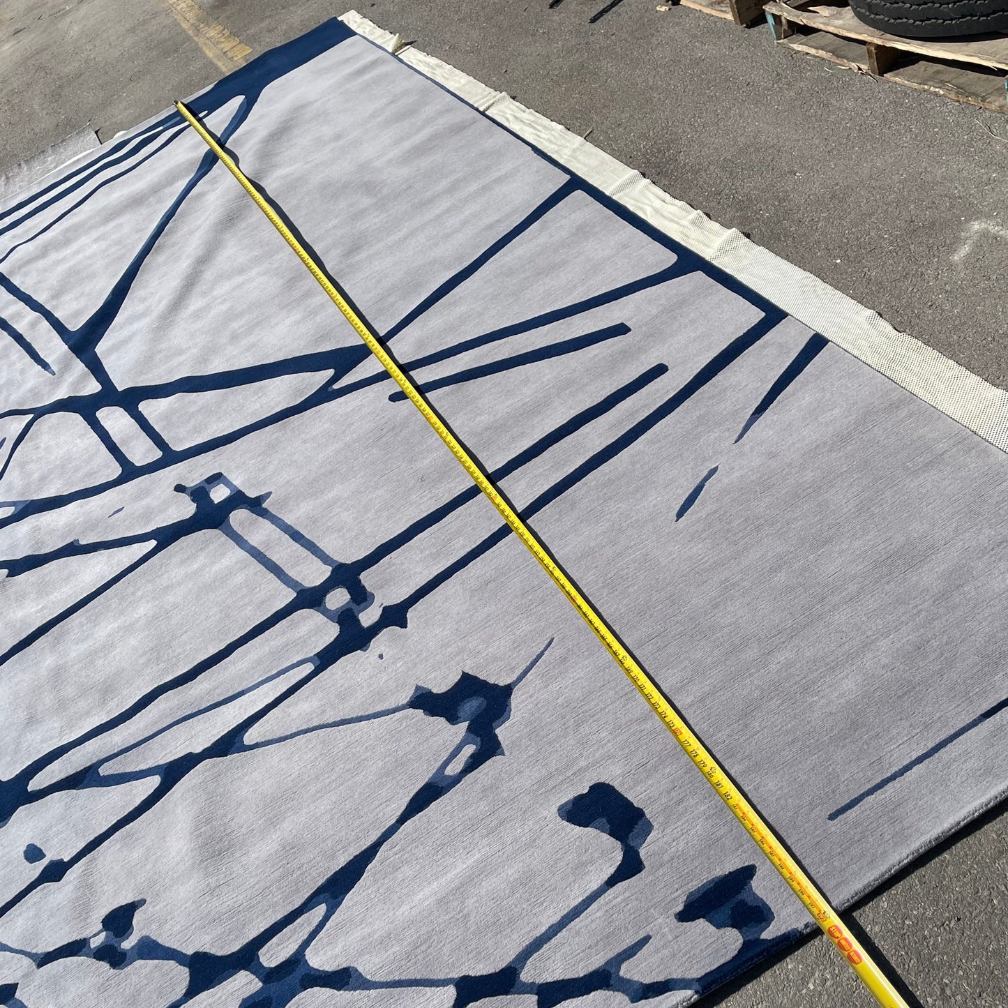 THE RUG COMPANY Bridge Modern Hand Woven Tibetan Wool Rug Roll 16’ x 12' Grey/Blue