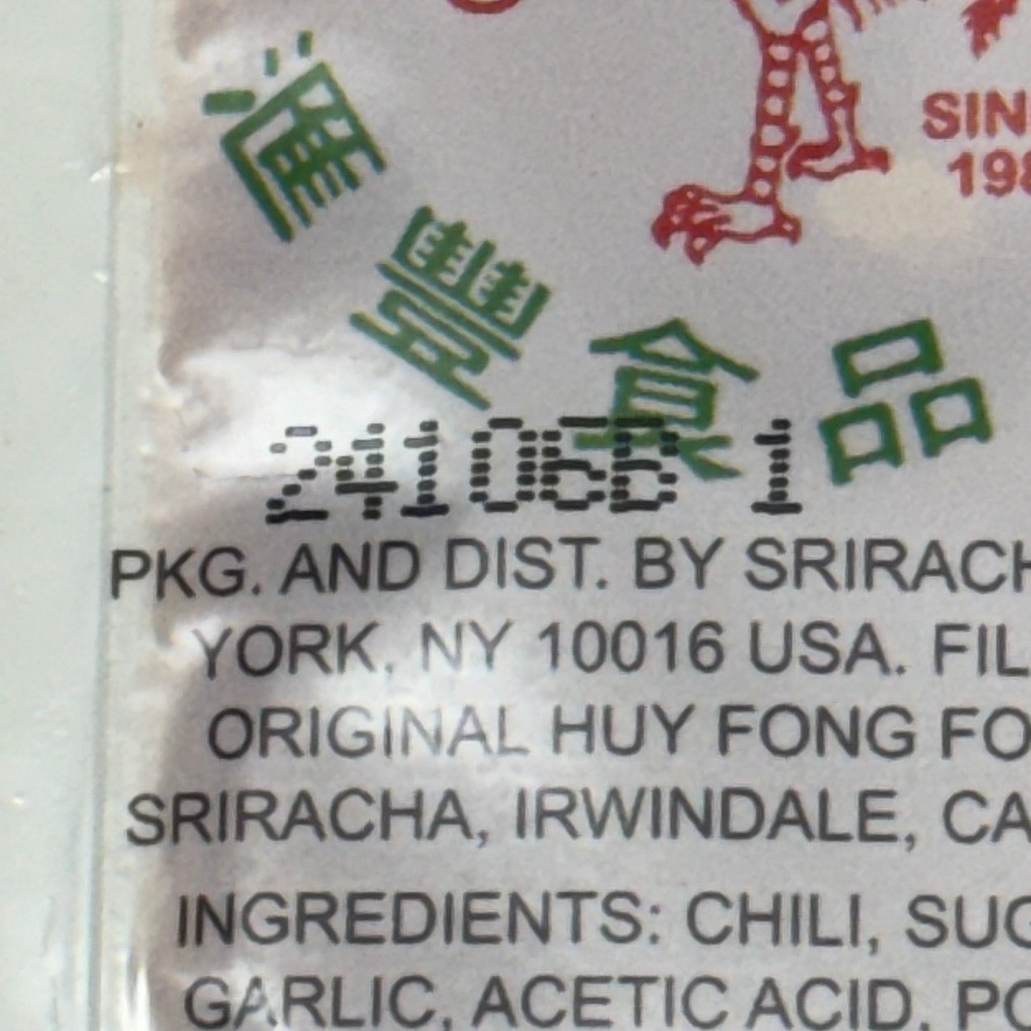 HUY FONG FOOD INC 200PK Sriracha Packets 6g  3”Lx1 1/8”W Plastic Bag White/Red Bag BB: 10/25 (Damaged Box)