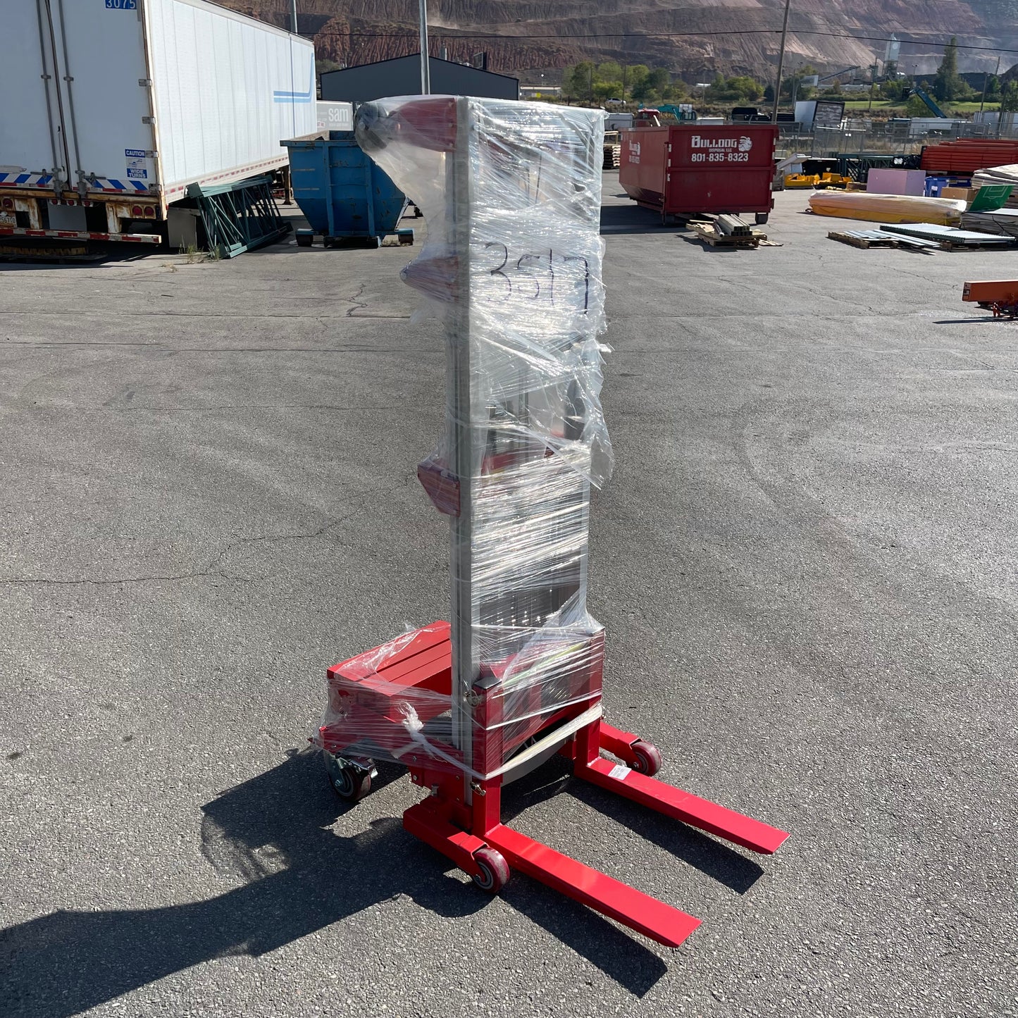 WESCO Hand Winch Lifter, Counter Balance Straddle 68"x47"x29", 500 lbs cap Red 273517 (B)