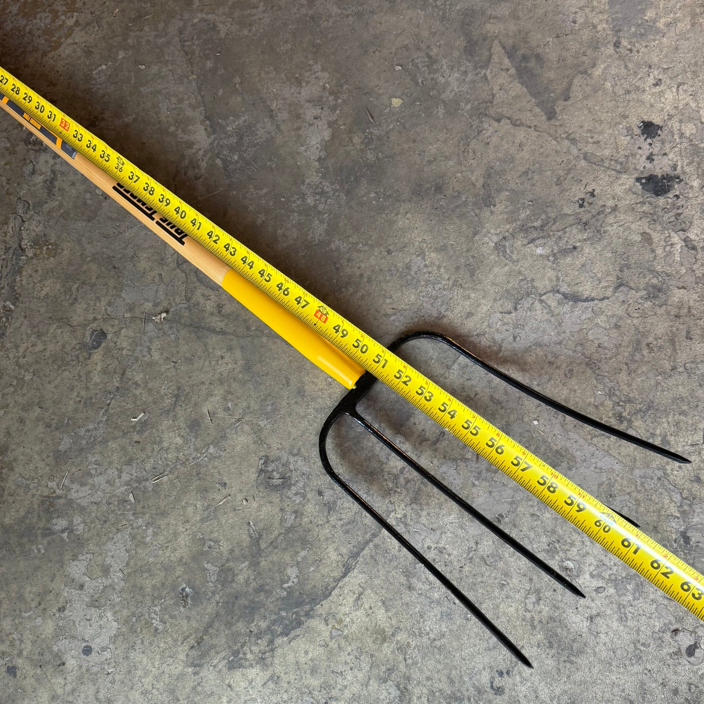 TRUE TEMPER Manure Fork 4-Tines for Wet & Clumpy Material 1838000