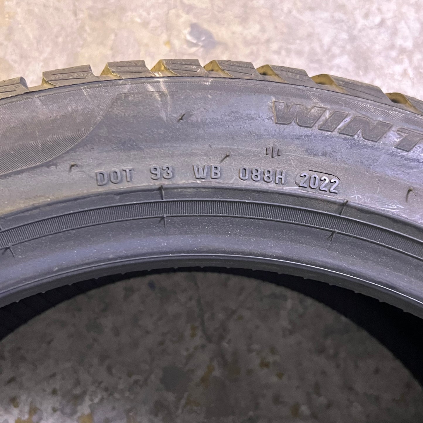 PIRELLI Winter Sottozero 3 Tire 235/45 R18 98V DOT 2022, 3608800