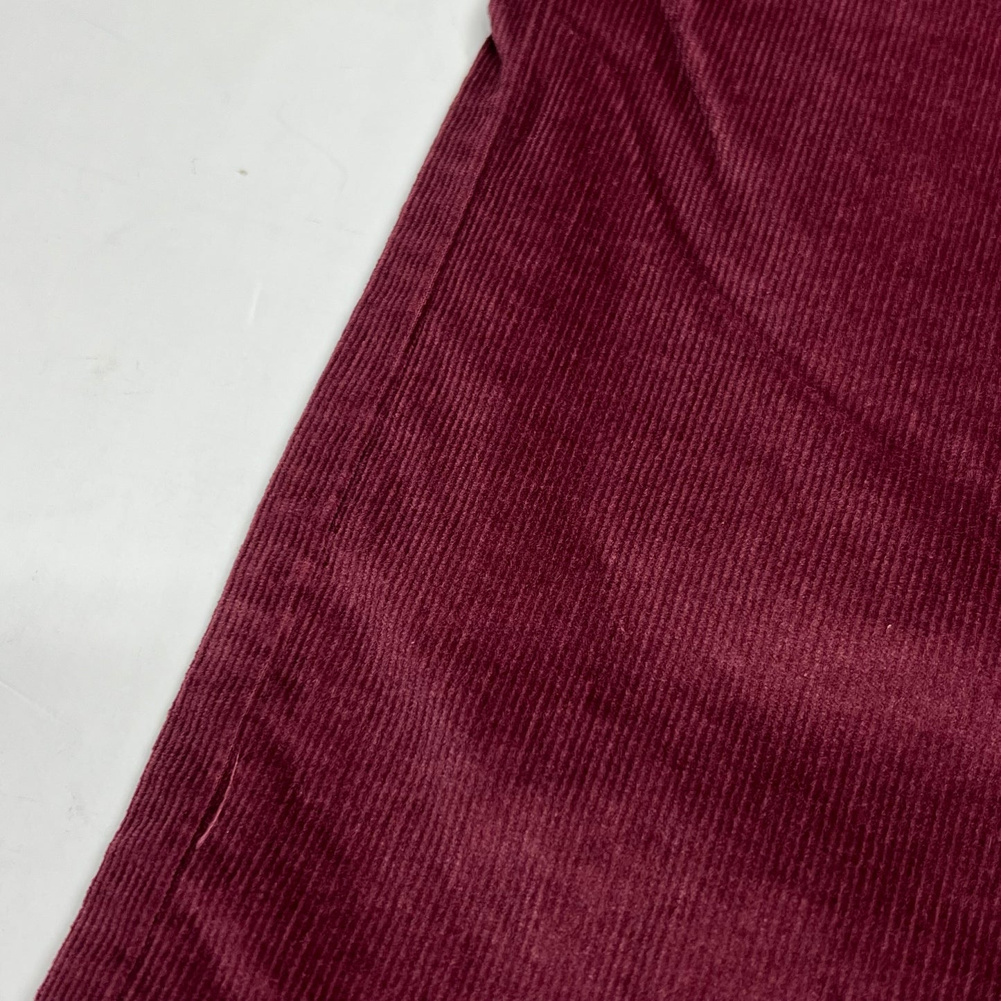 SILVER JEANS CO Suki Curvy Fit Mid Rise Straight Leg Women's Size 24/31 Bordeaux