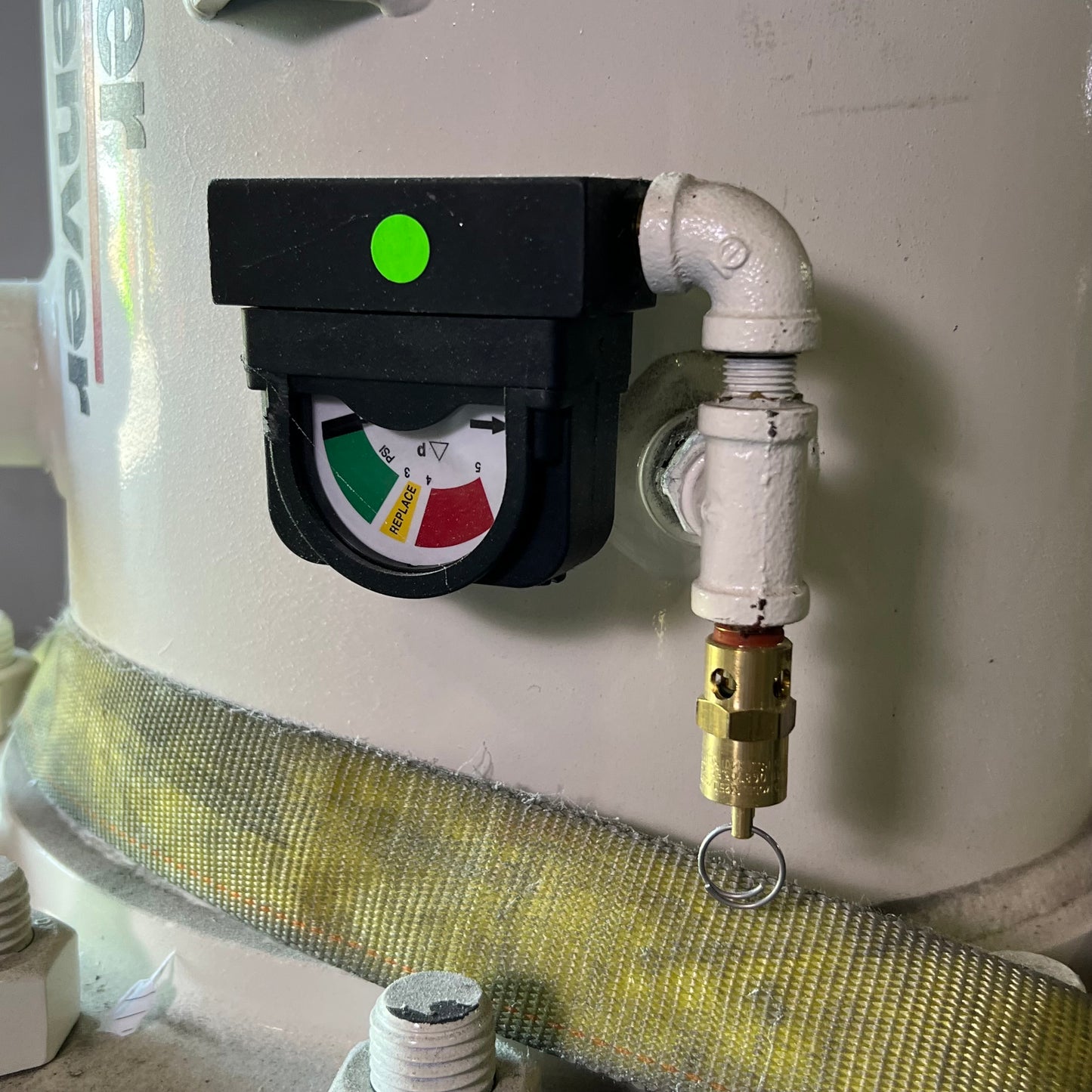 GARDNER DENVER Compressed Air Filter 250psi 3'H White XGME250