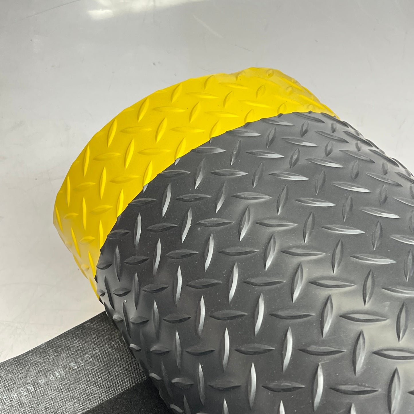 Industrial Anti-fatigue Mat Thick Foam Lining 70"x24" Yellow Safety Border