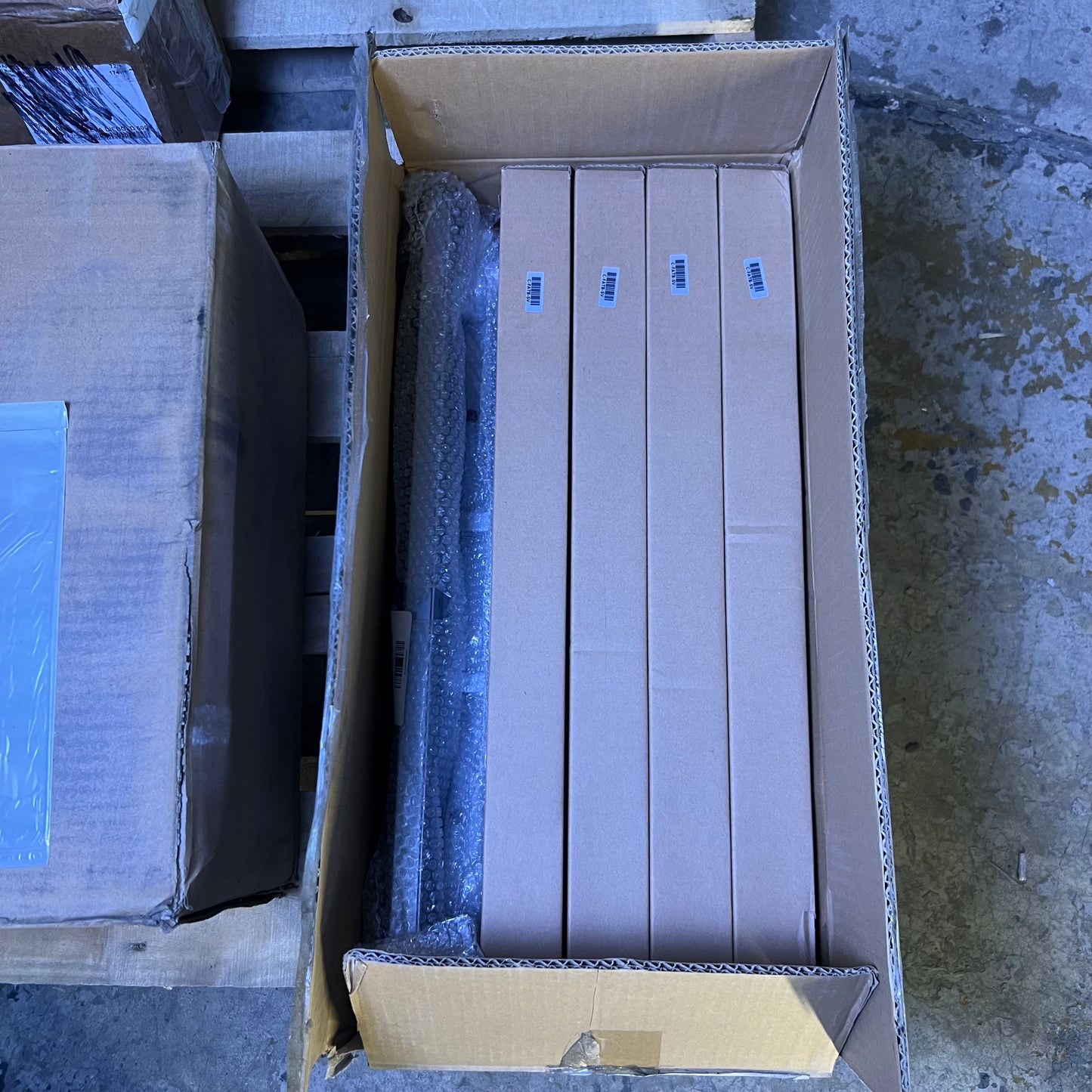 ZA@ Pallet of MIXED, Sampling Bottles, Food, Soap Dispenser, Etc... (AS-IS)