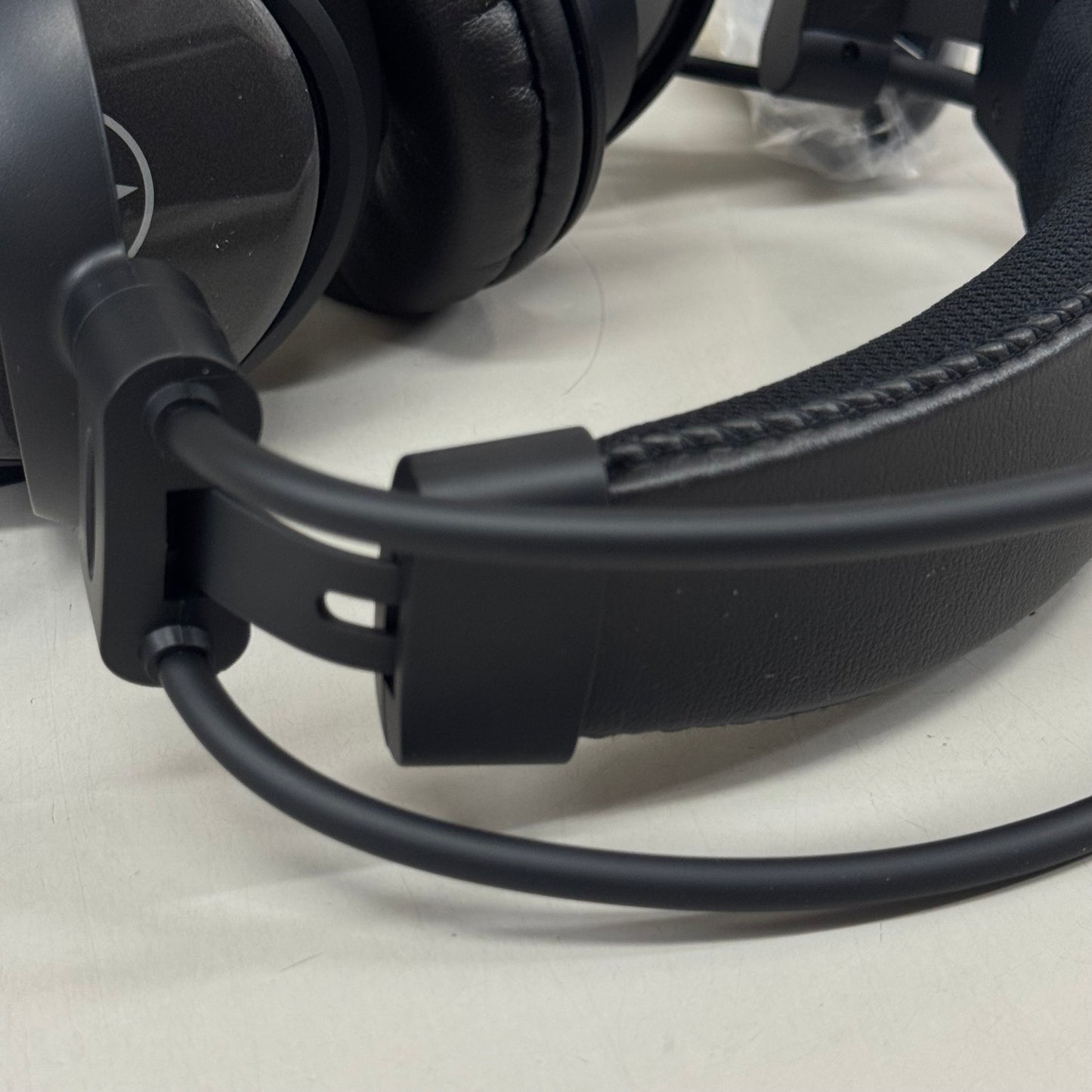 ZA@ AUDIO-TECHNICA Closed-back Stereo Over Ear Cabled Headphones Black ATH-AVC400