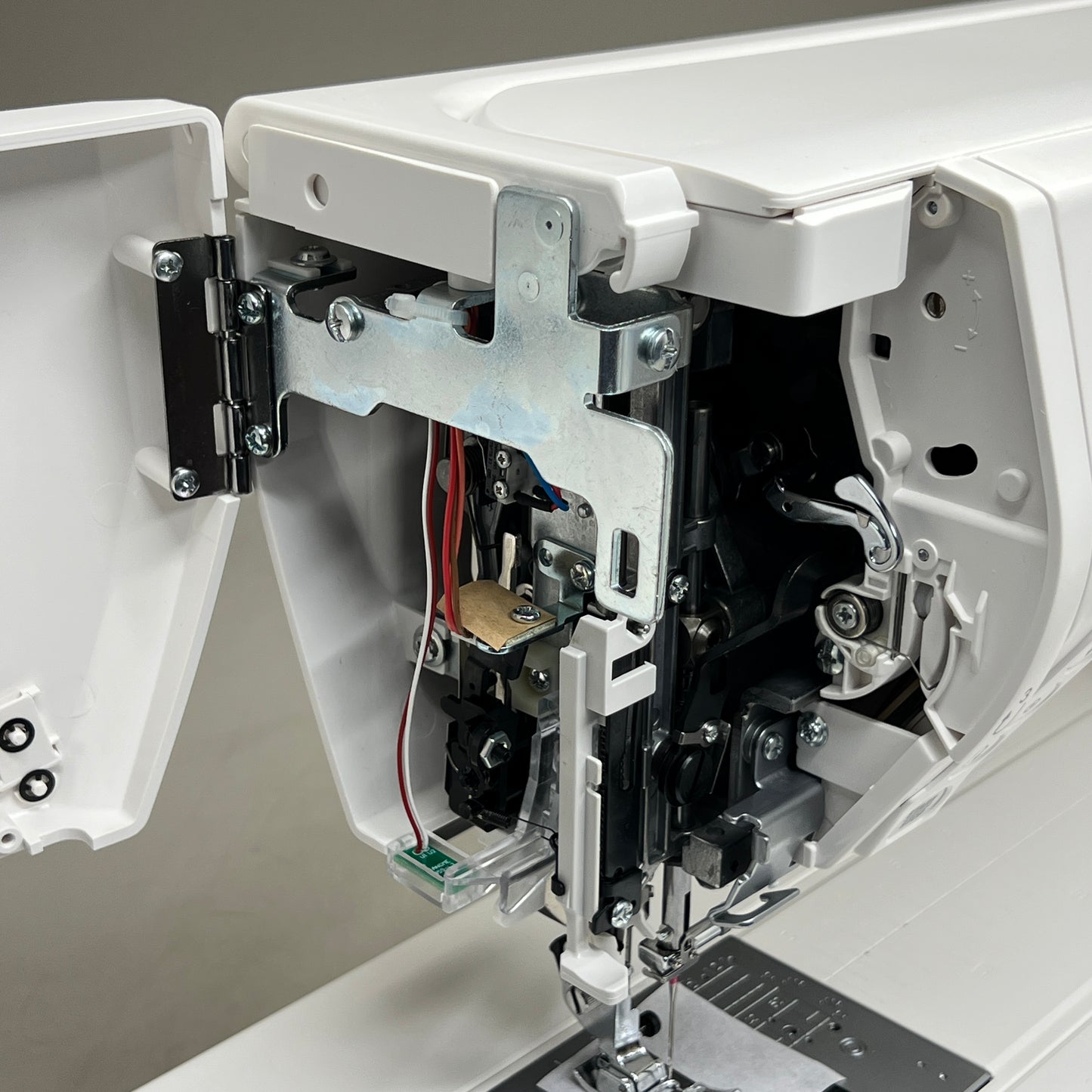 JANOME Memory Craft 8200QCP Special Edition Sewing Machine White