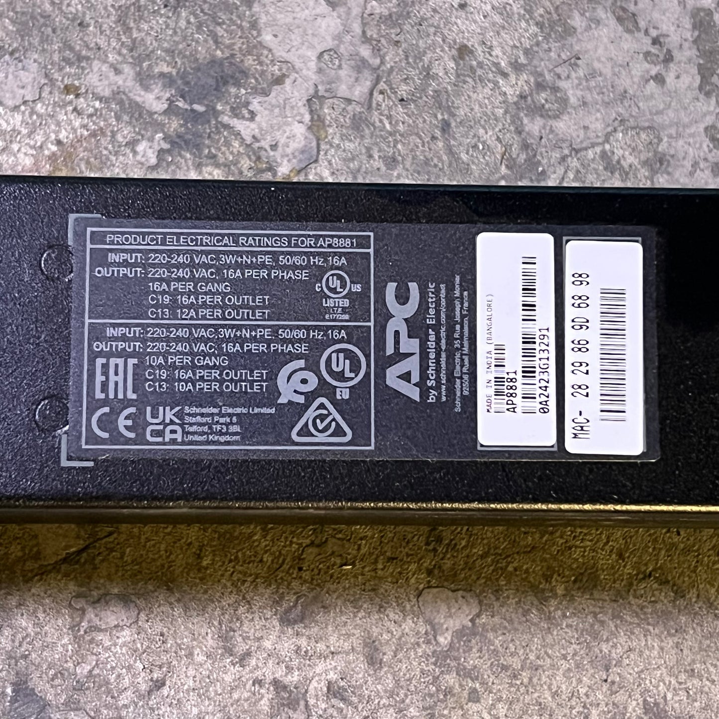 APC SCHNEIDER ELECTRIC Rack Pdu Metered 16A Sz 70.51"H x 2.20"W x 1.73"D AP8881