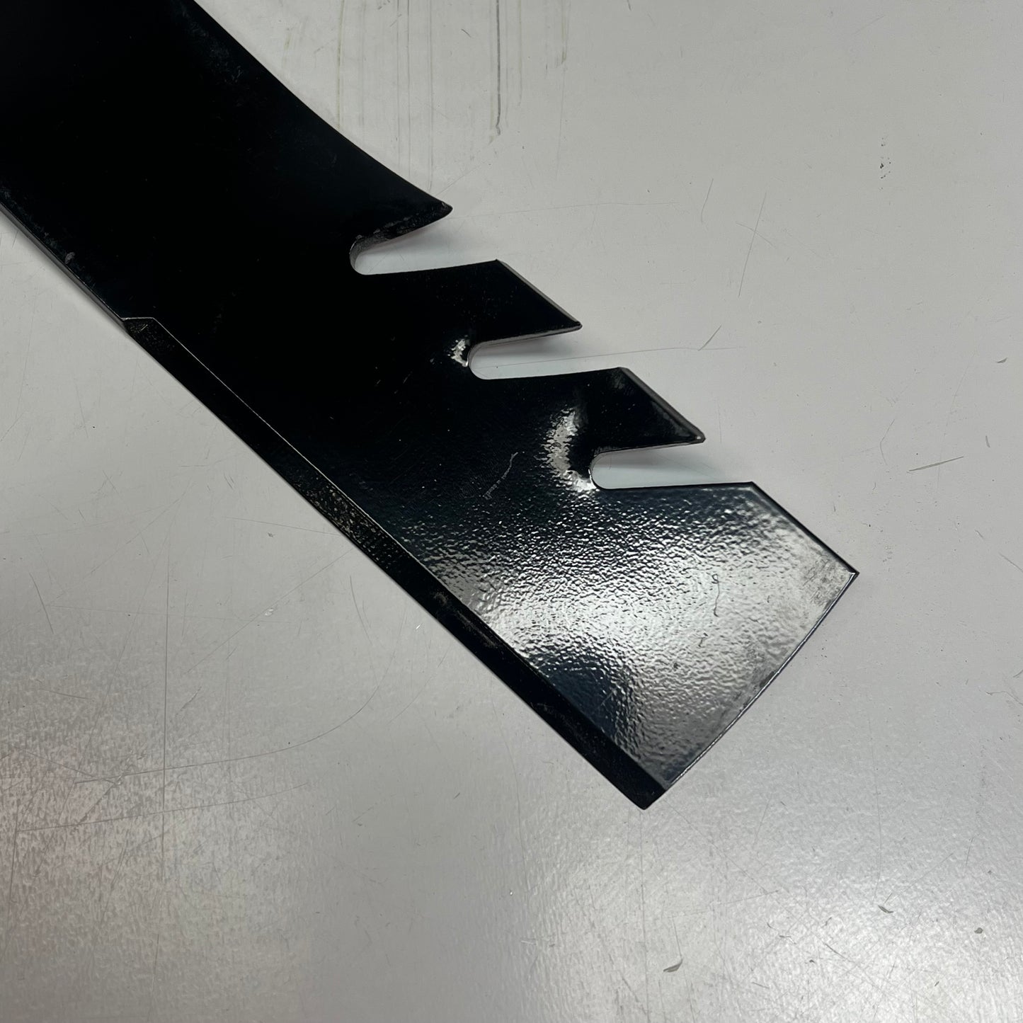 ZA@ OREGON Gator Lawn Mower Blade 21-11/16" / 7/16 Center Hole Black 96 607 VAWQ001