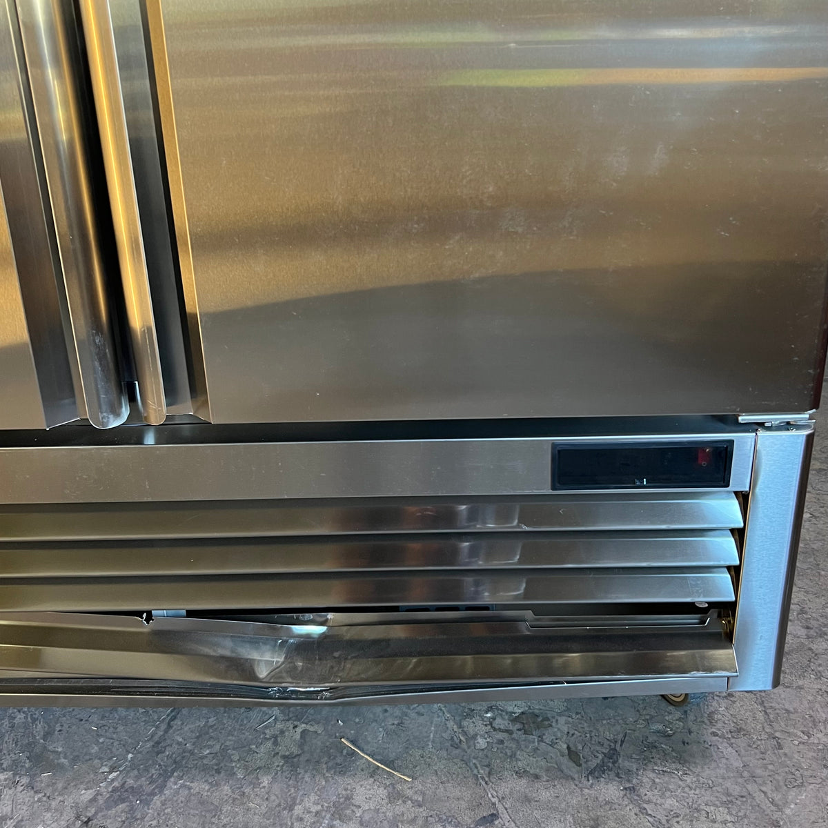 COLSKI Commercial Freezer - 2 Solid Doors 1231L/43.4 Cu. Ft. MF-49 (New Other, Front Dents & Broken Rear Griller)