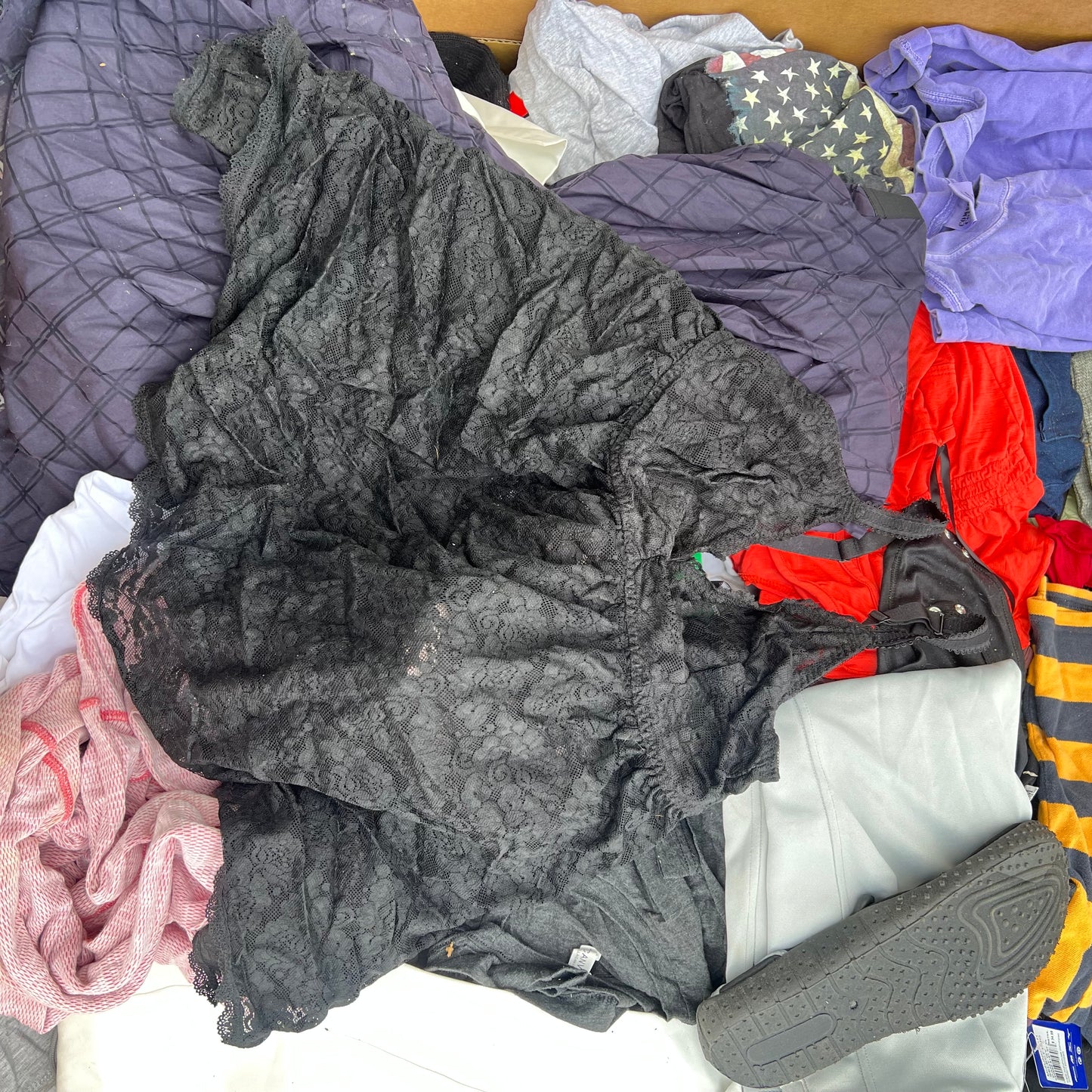 ZA@ Pallet of MIXED Assorted Clothing Men's, Women's & Childrens  (AS-IS)