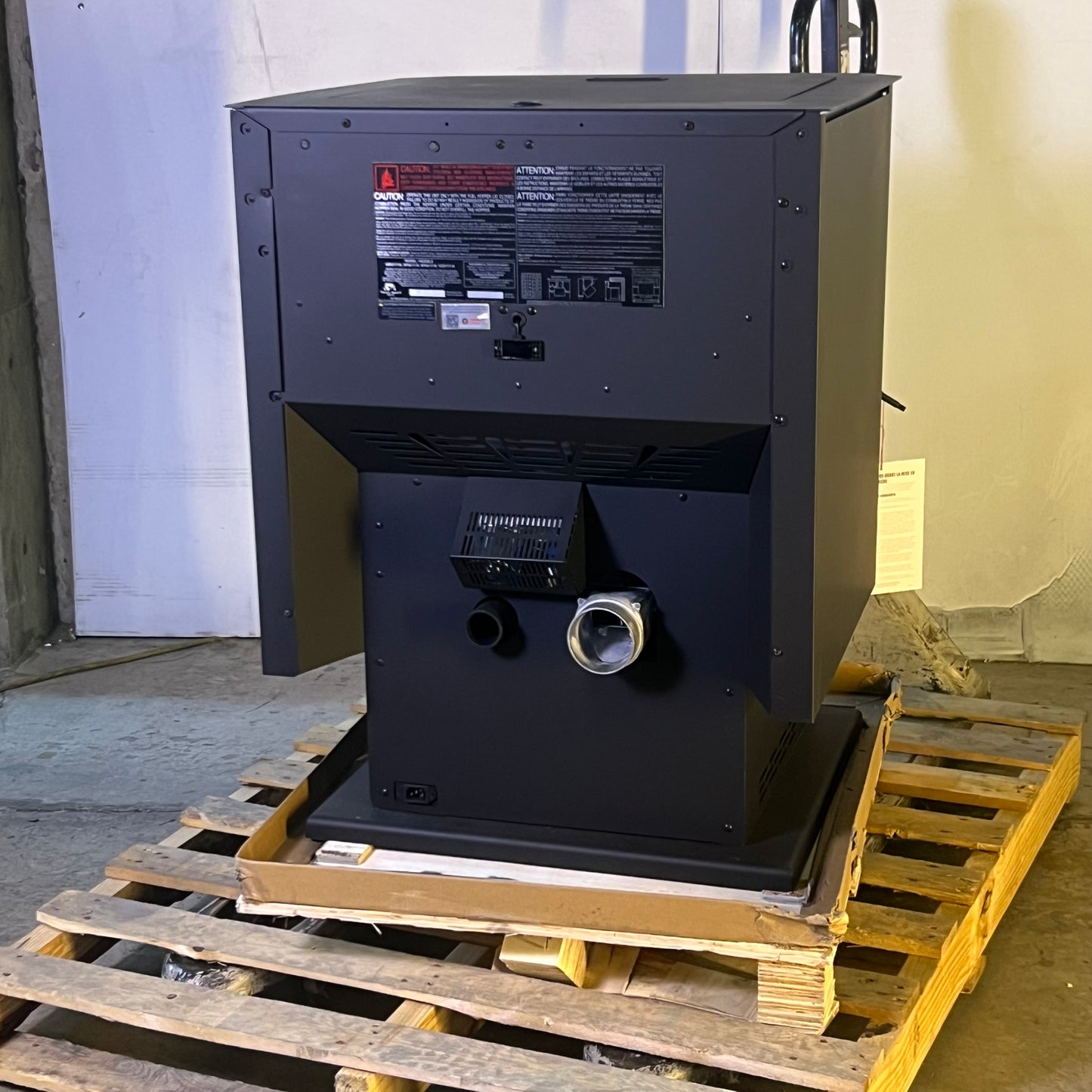 ZA@ Pallet of STOVE COMPANY 2200 sq. ft. Pedestal Pallet Stove 90 Lbs, Hopper Wi-fi US5517-W