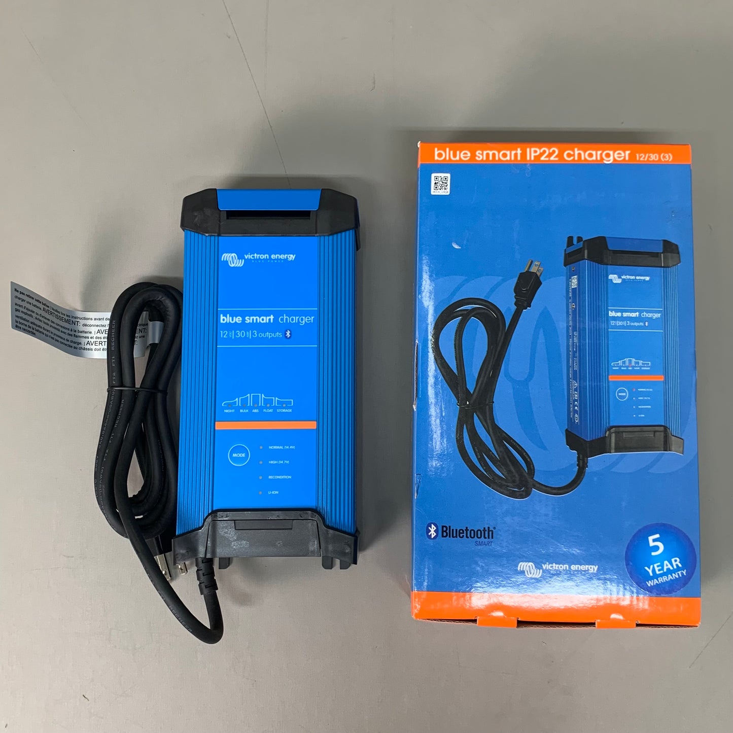 VICTRON Energy Blue Smart IP22 Charger 12 Volt 30 Amp 3 Output BPC123048102 (new)