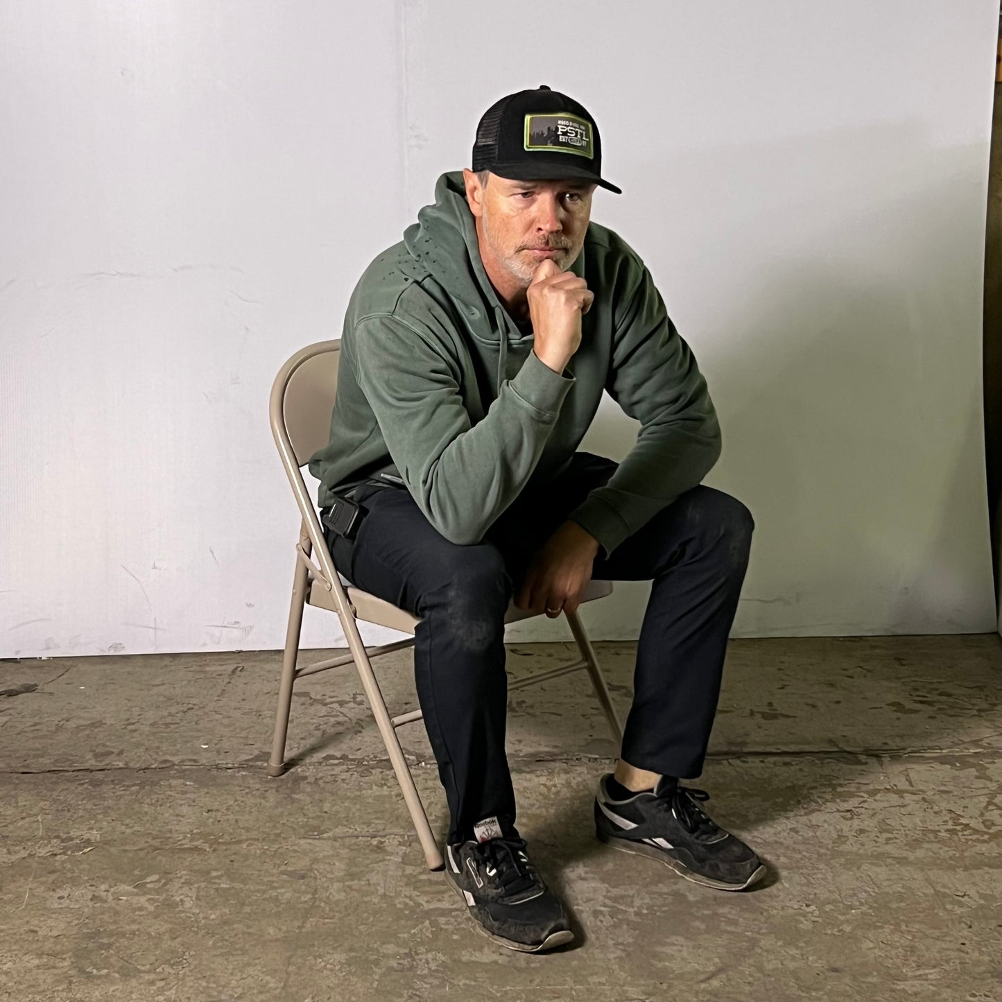 STAPLES (4 Pcs) Metal Office Stacking & Folding Chair, Beige 51503