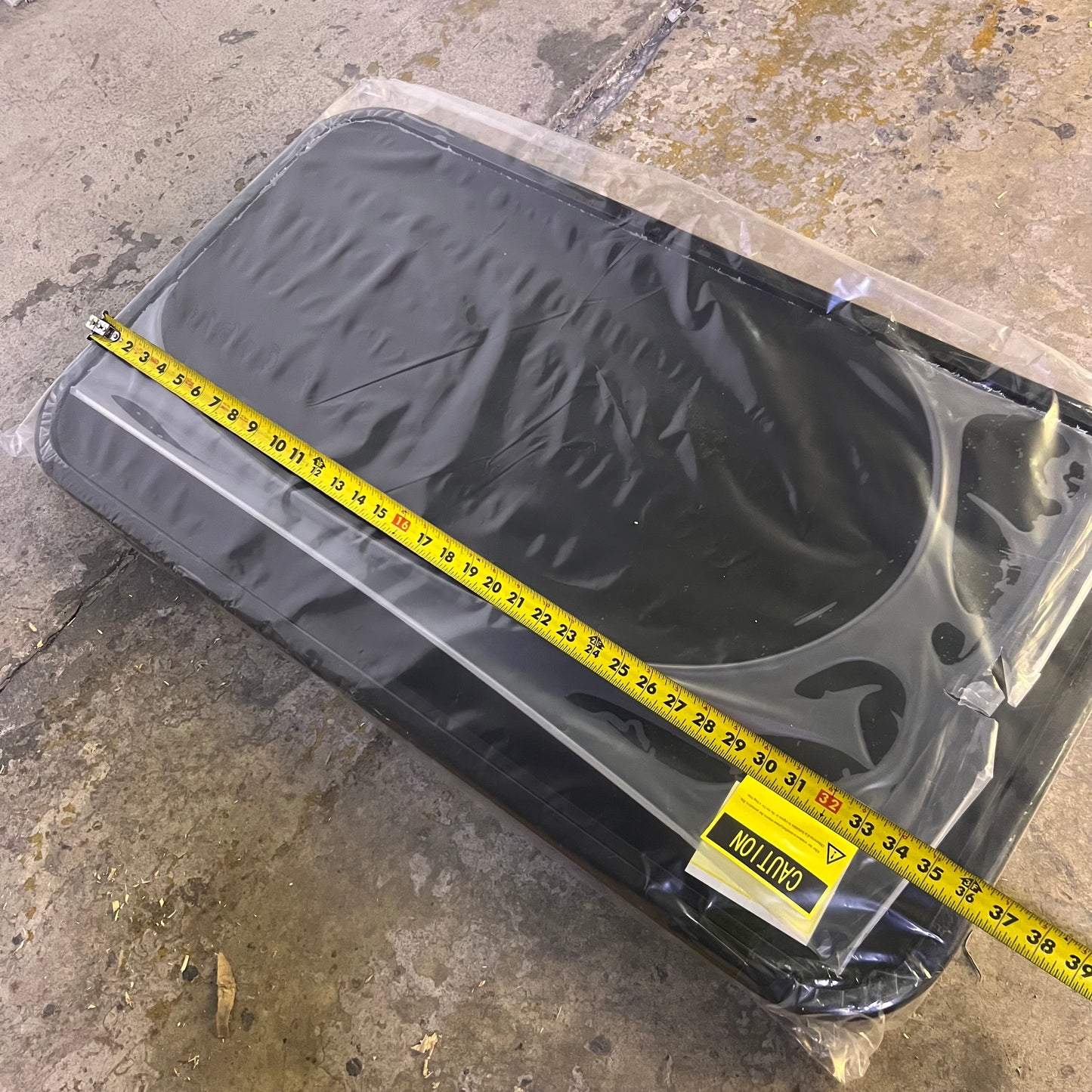 Window Blind Caravan & Black Tinted Flat Sz 21"H x 36"L 04-ACR-900500-R5K-AB