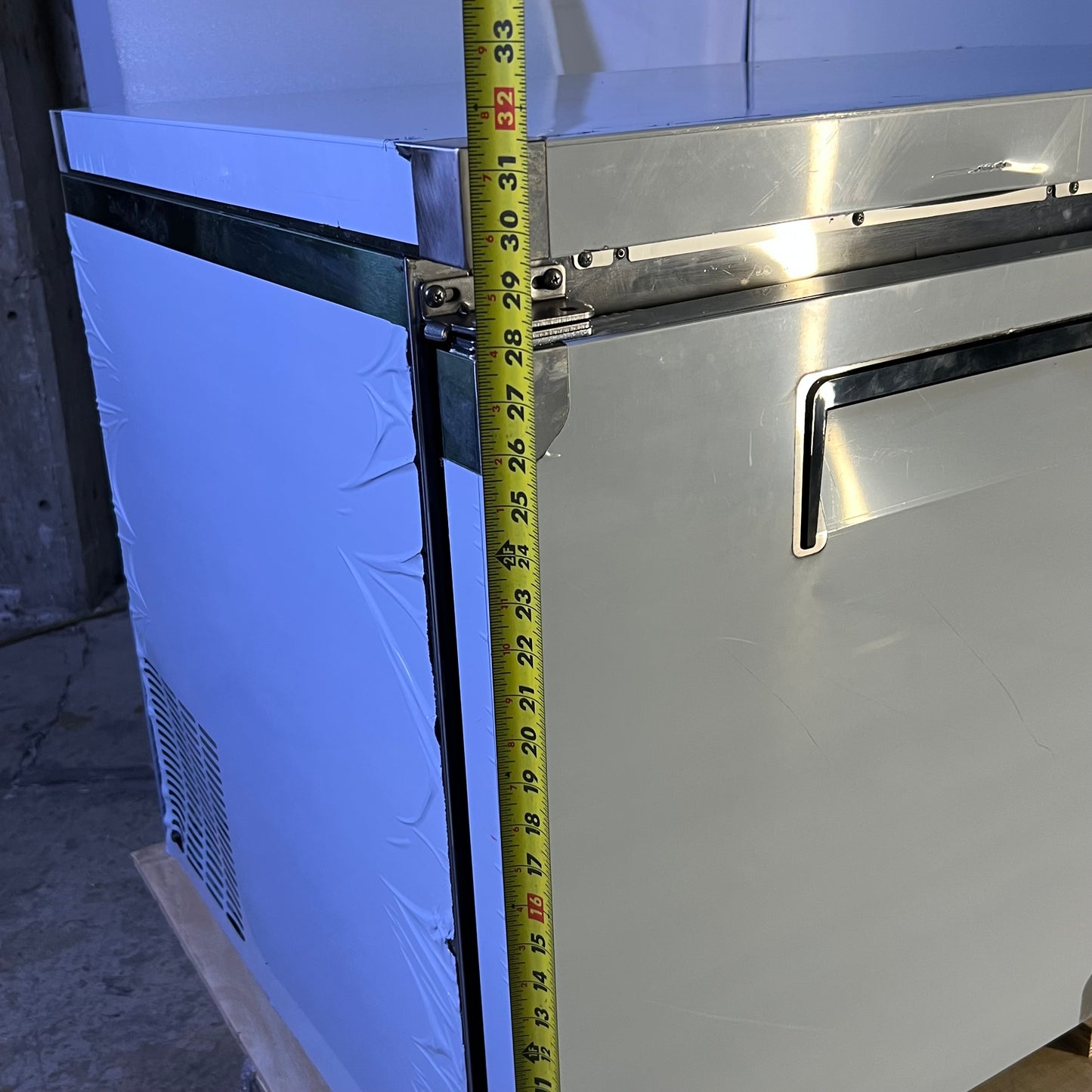 AVANTCO Undercounter Refrigerator Sz 48"W x 29.5"D x 35.25"H 178AU48R (New Other, Minor Damage (See Image)