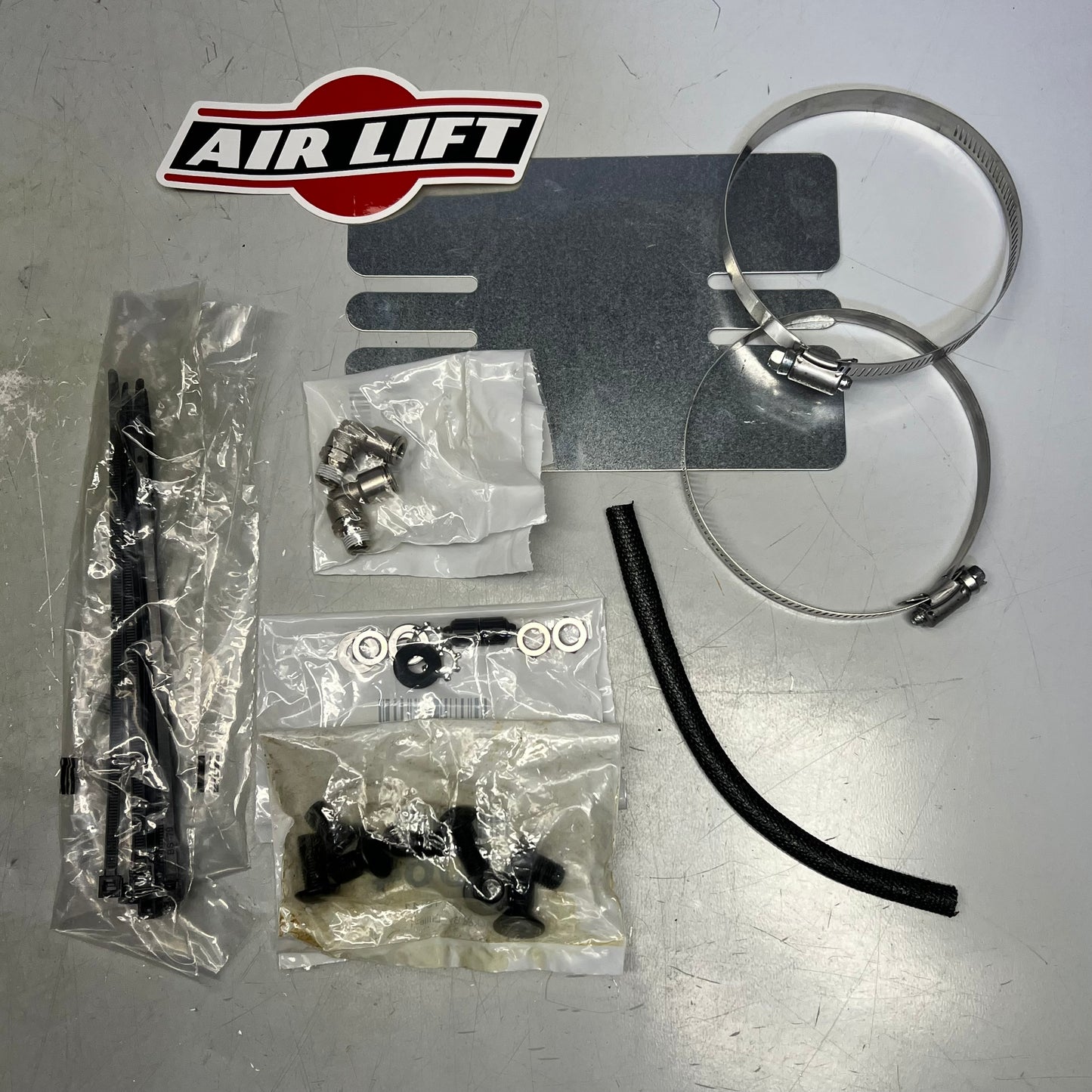 AIR LIFT 5000 Ultimate Adjustable Air Springs Kit up to 5,000 lbs Black 88255