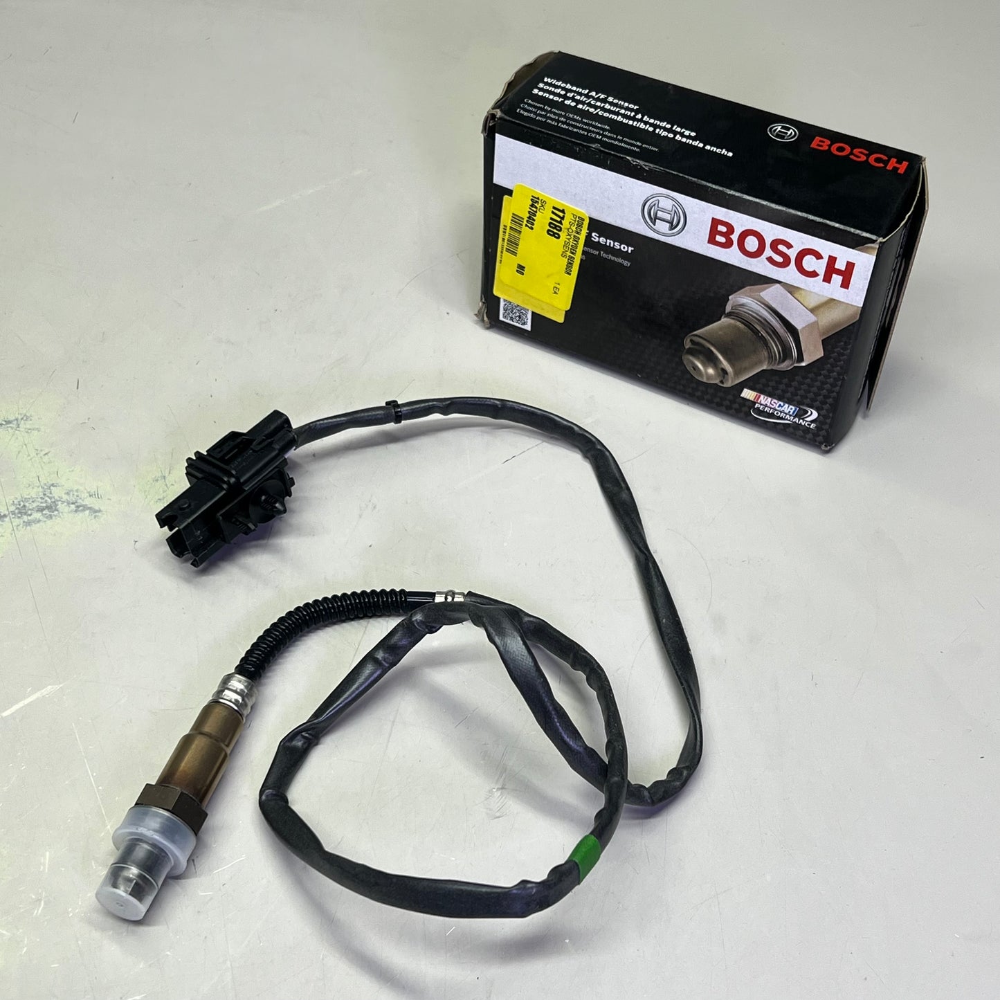 BOSCH Oxygen Sensor Male Connect Standard Replacement For Volvo Vehicles 17188