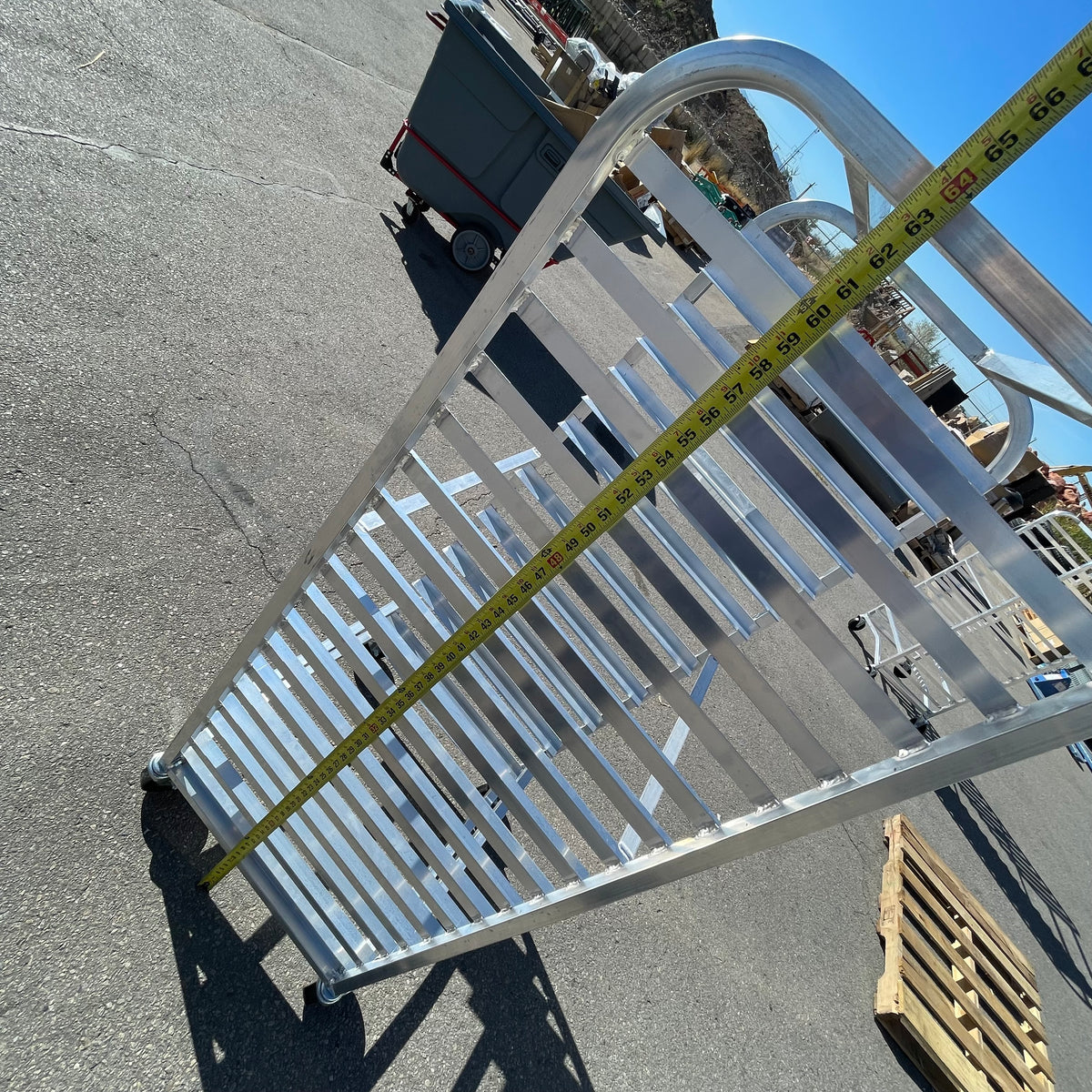 CHANNEL Donut Screen Rack 23"x24"x63" Aluminum 548A (B)