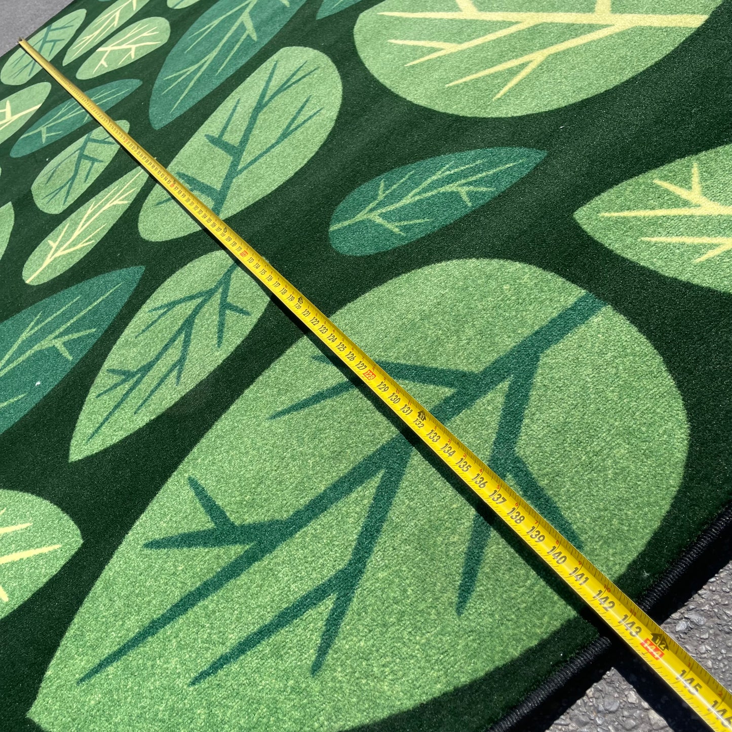 ZA@ LAKESHORE Natural Accents Leaves Carpet Roll Green (AS-IS)