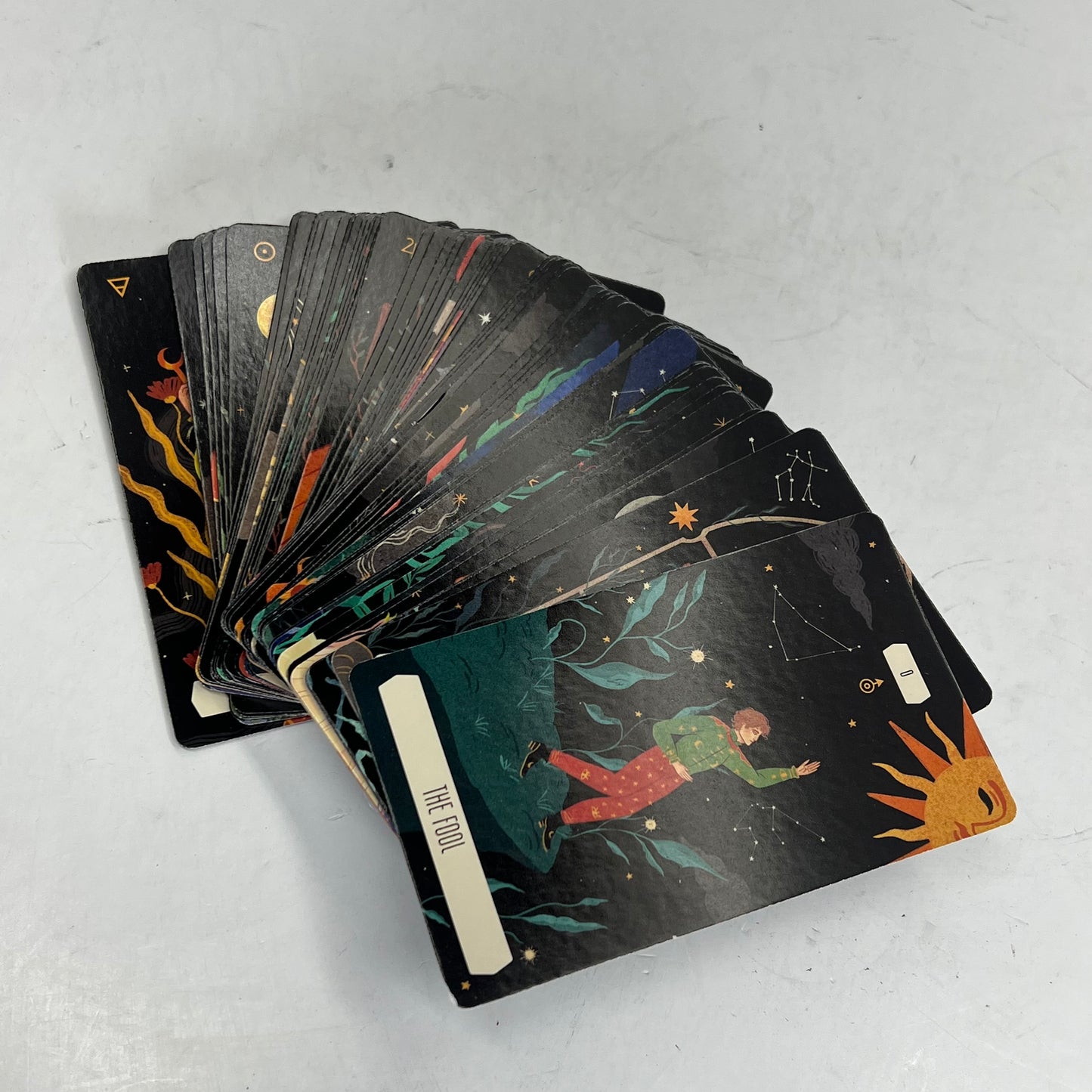 U.S. GAMES SYSTEMS  Deck & Guidebook Set Zodiac Tarot Written by Cecilia Lattari