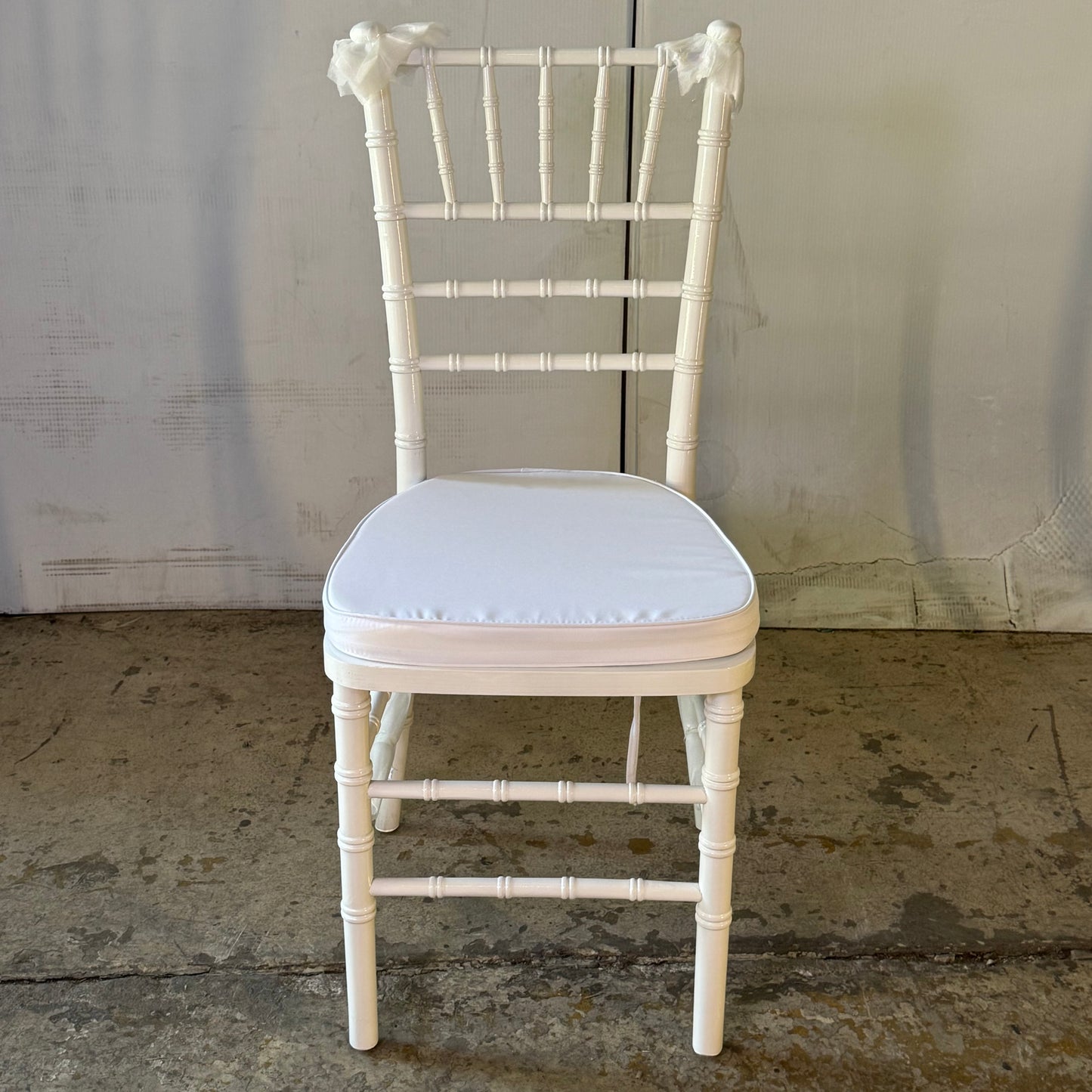 HERCULES PREMIUM Chiavari Silver Resin Stackable Chair 15"W x 16"L x 36"H White (New Other, It's a little dirty)