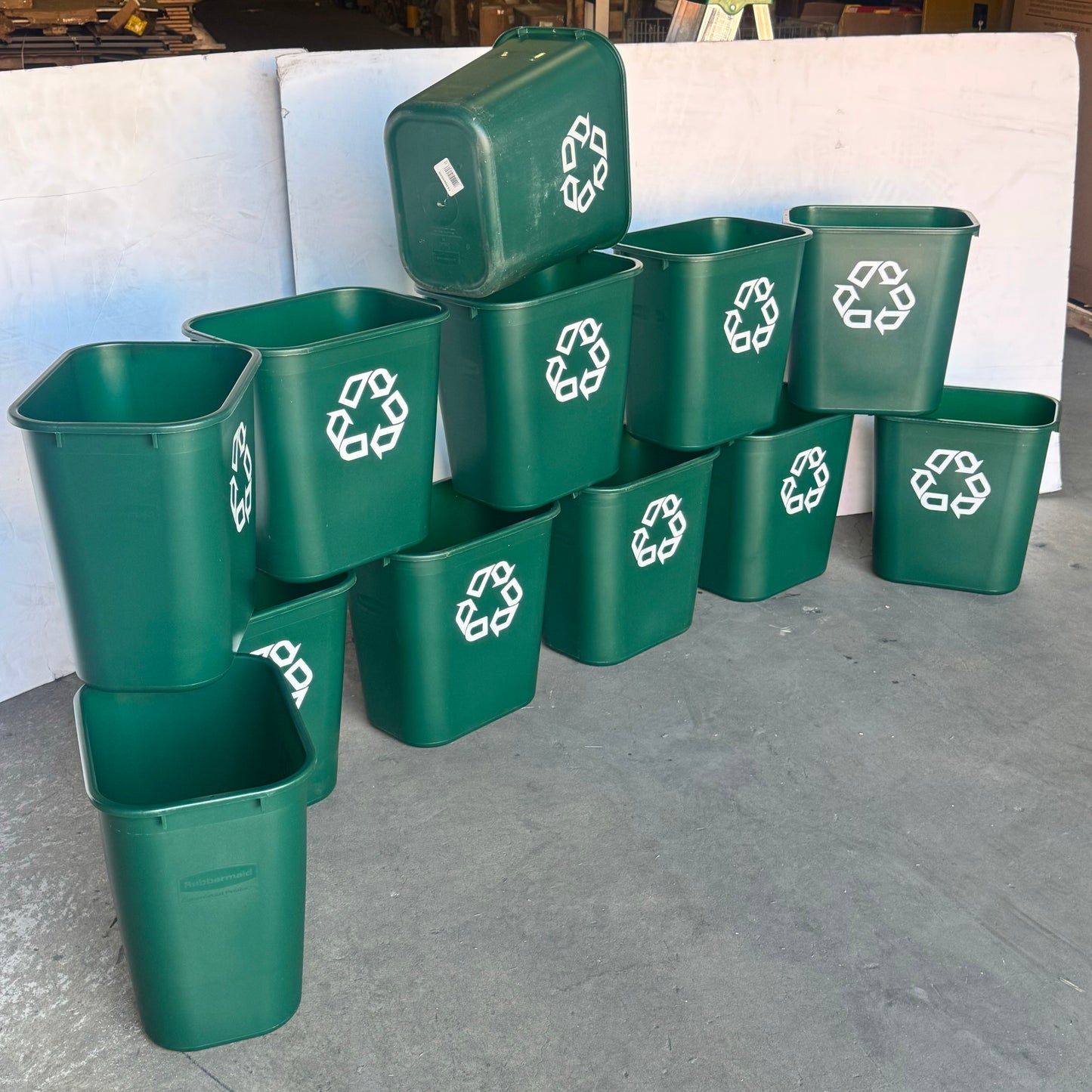 RUBBERMAID Lot of 12 Medium Soft Waste Basket Green 28-1/8 QT