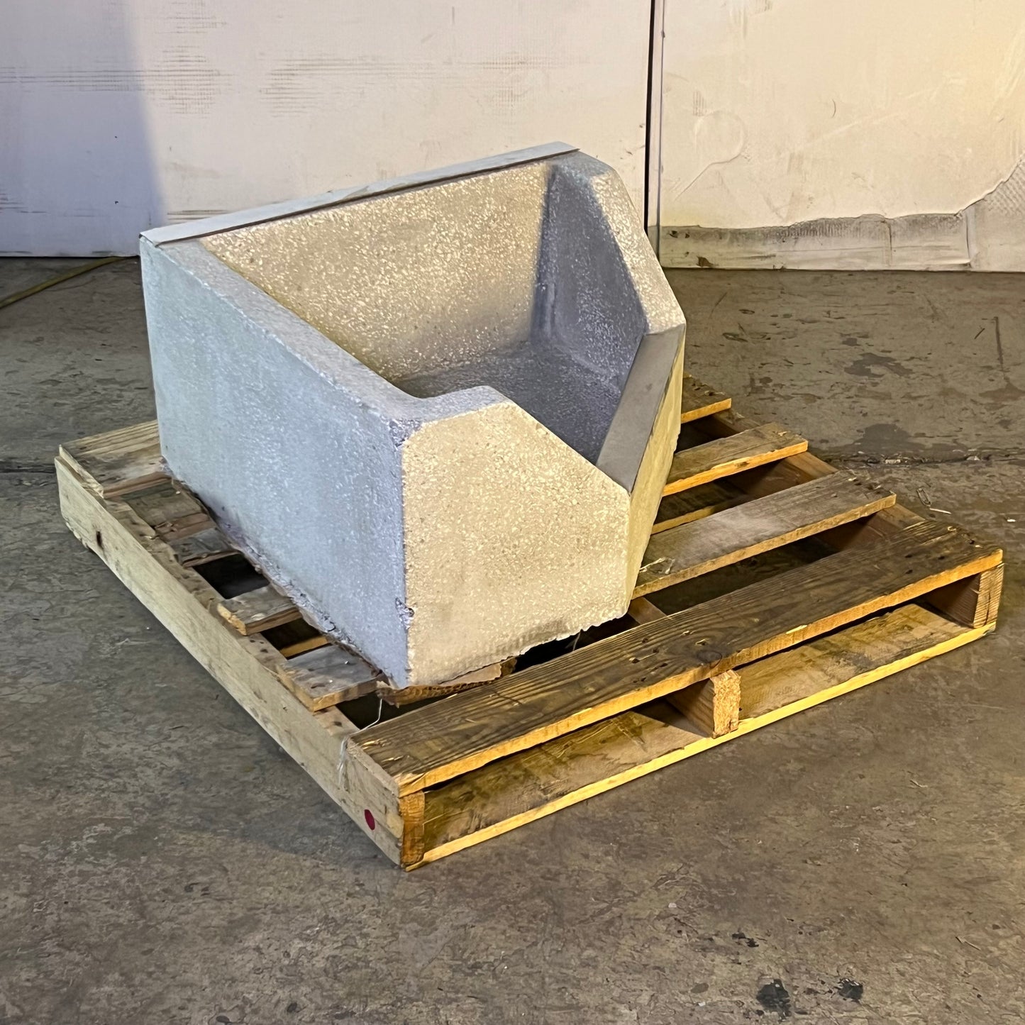 ZA@ Pallet of FIAT PRODUCTS Sink Sz 24" x 24" x 12"H